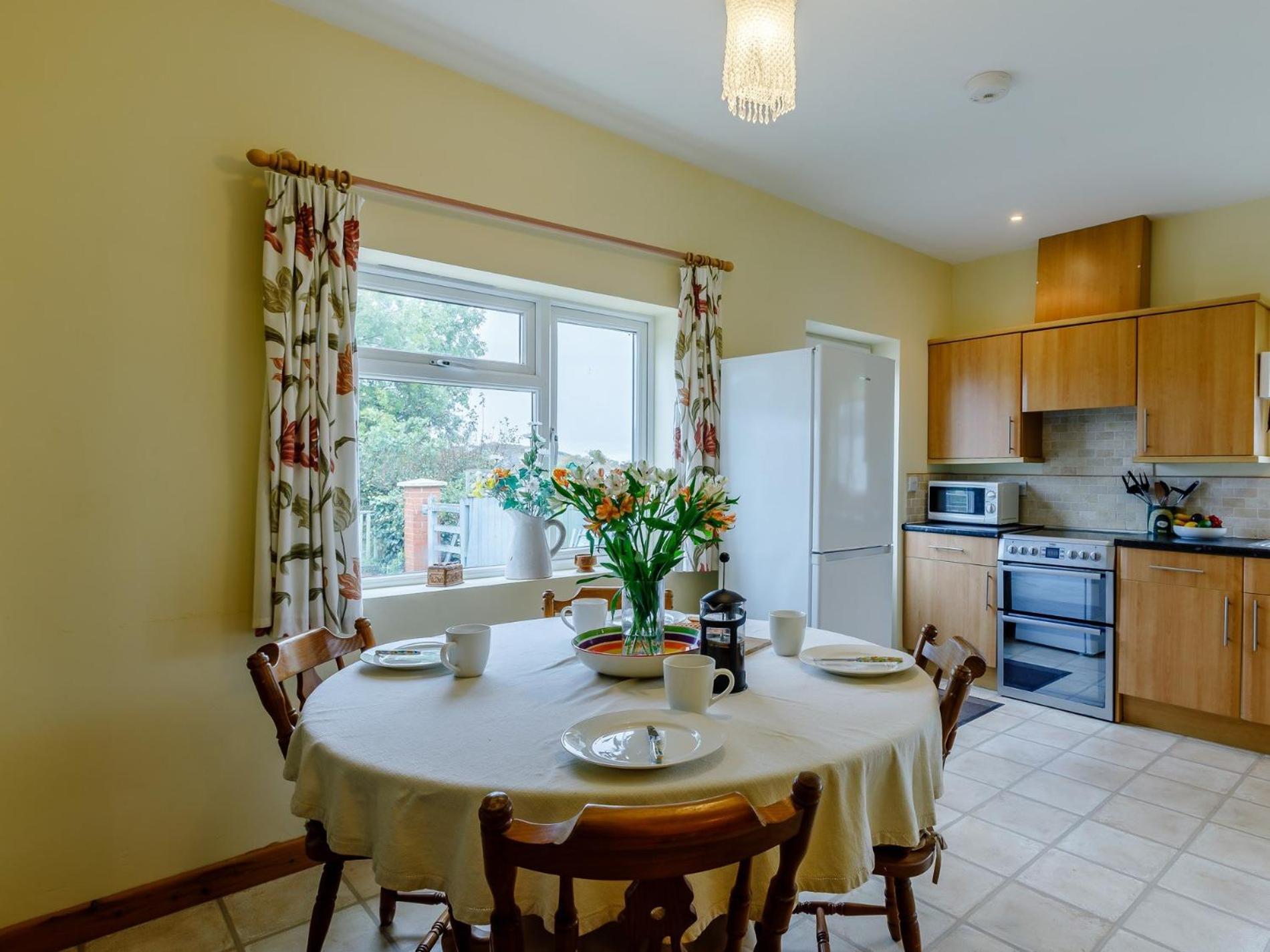 2 Bed in Ottery St Mary oc-lambs view 4