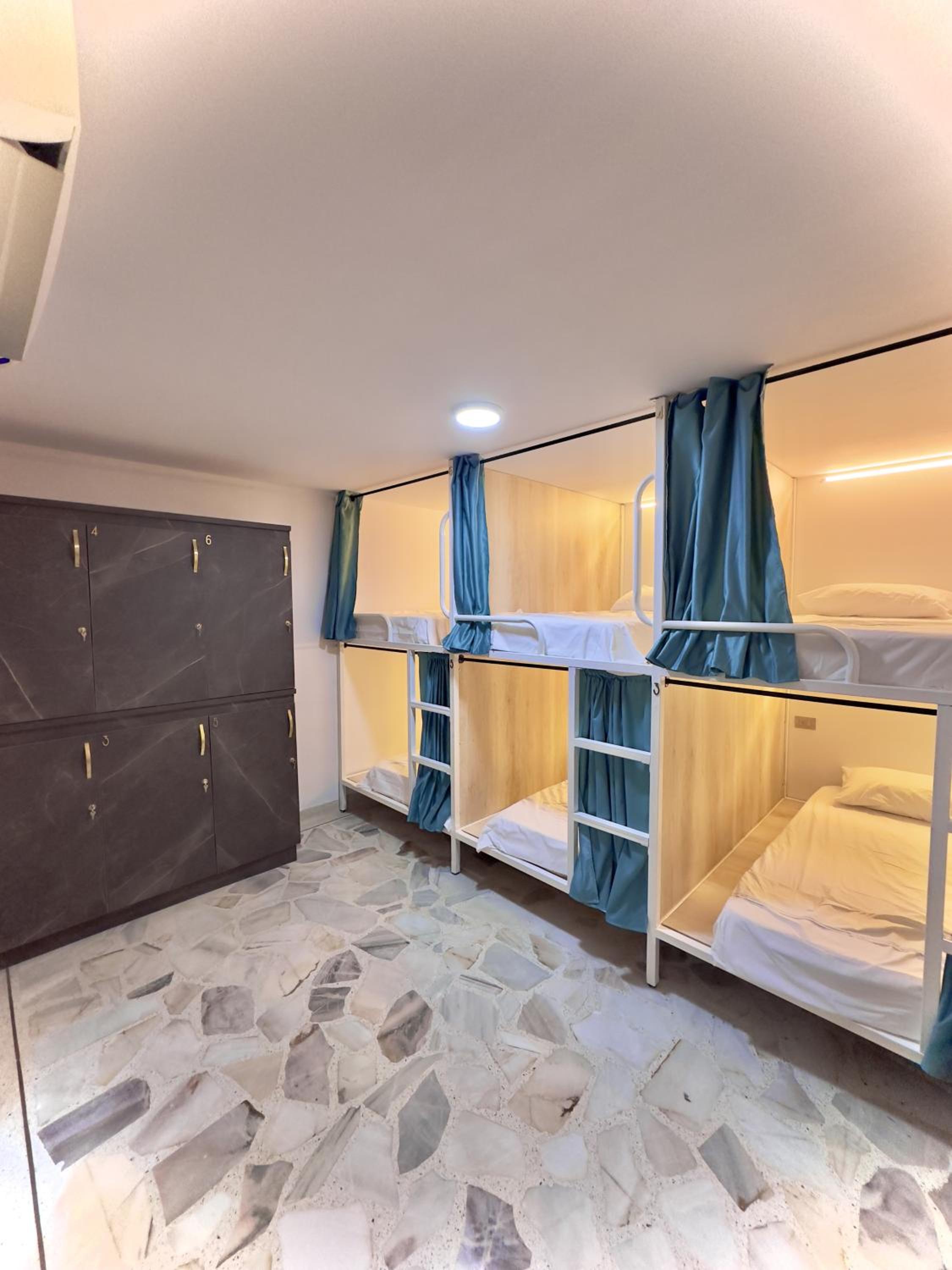 The View Hostel & Lounge