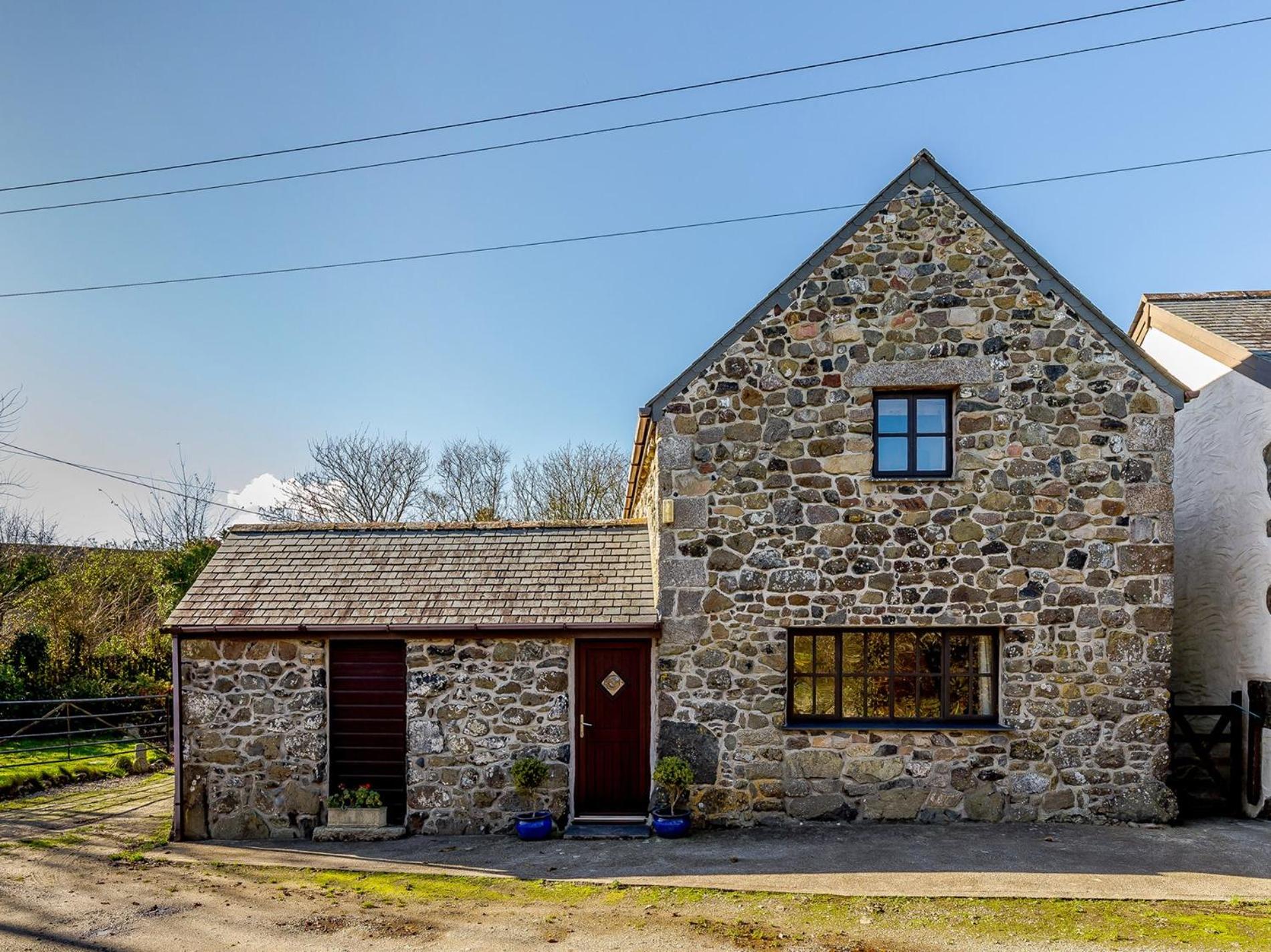 2 Bed in Helston oc-trwre view 2