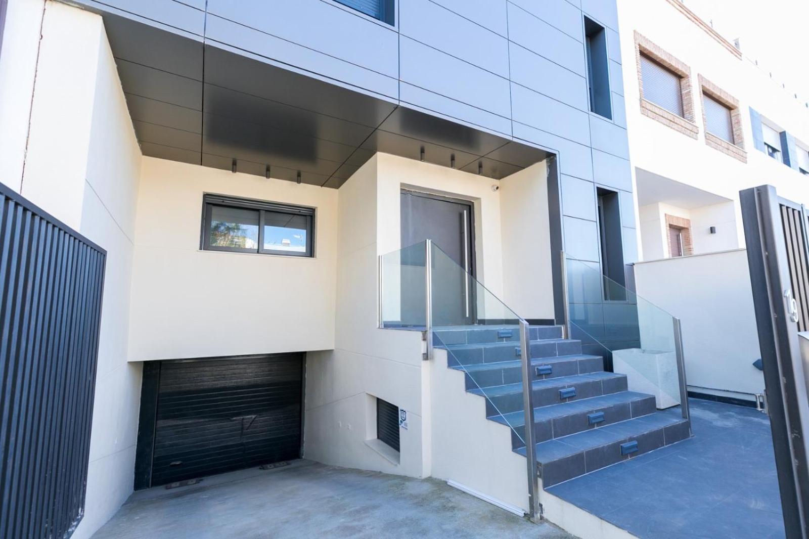 Casa Bulevar - Exclusiva casa muy moderna en zona tranquila