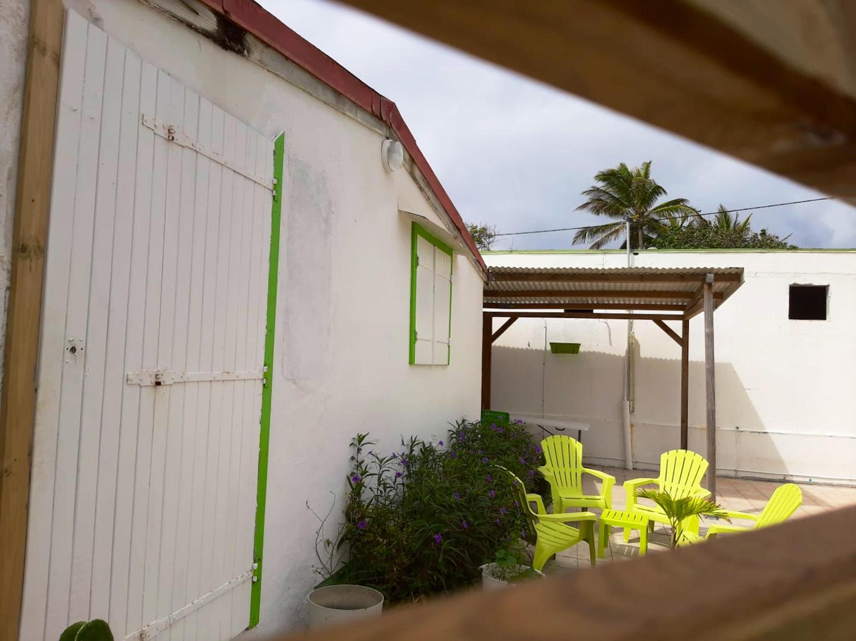 Maison accueillante a Saint Francois + jardin prive