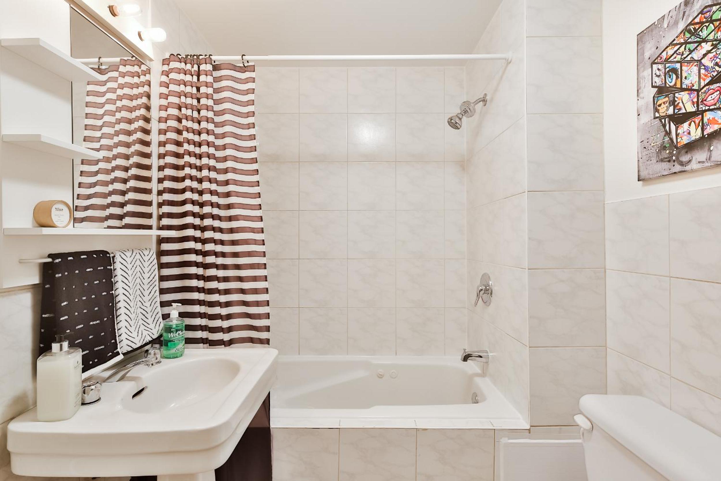 250 METERS to METRO BERRI UQAM - Spacious fully equipped APARTMENTS - 1 FREE PARKING per unit - in-unit Washer & Dryer - fully stocked KITCHEN - WORKSPACE 