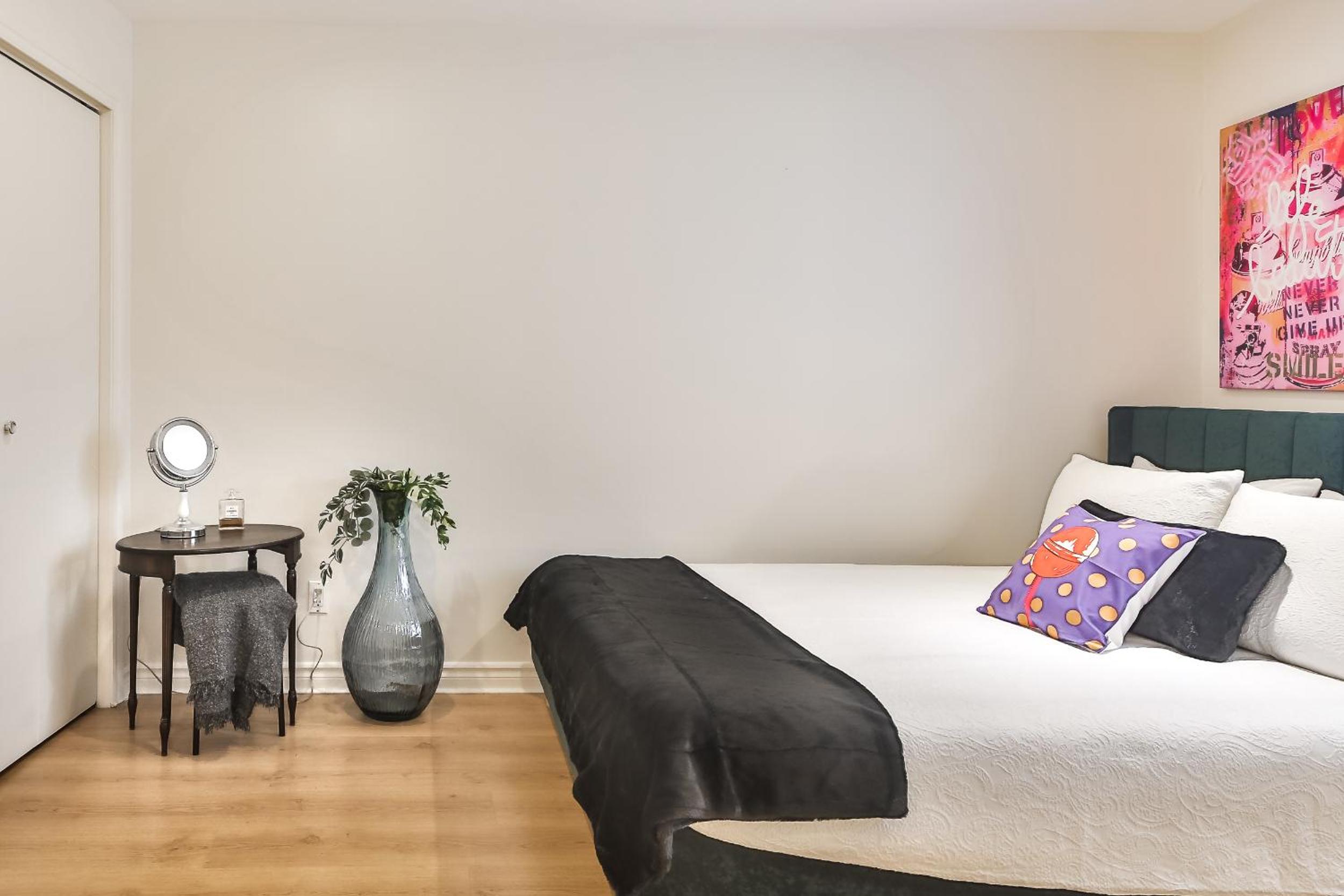 250 METERS to METRO BERRI UQAM - Spacious fully equipped APARTMENTS - 1 FREE PARKING per unit - in-unit Washer & Dryer - fully stocked KITCHEN - WORKSPACE 