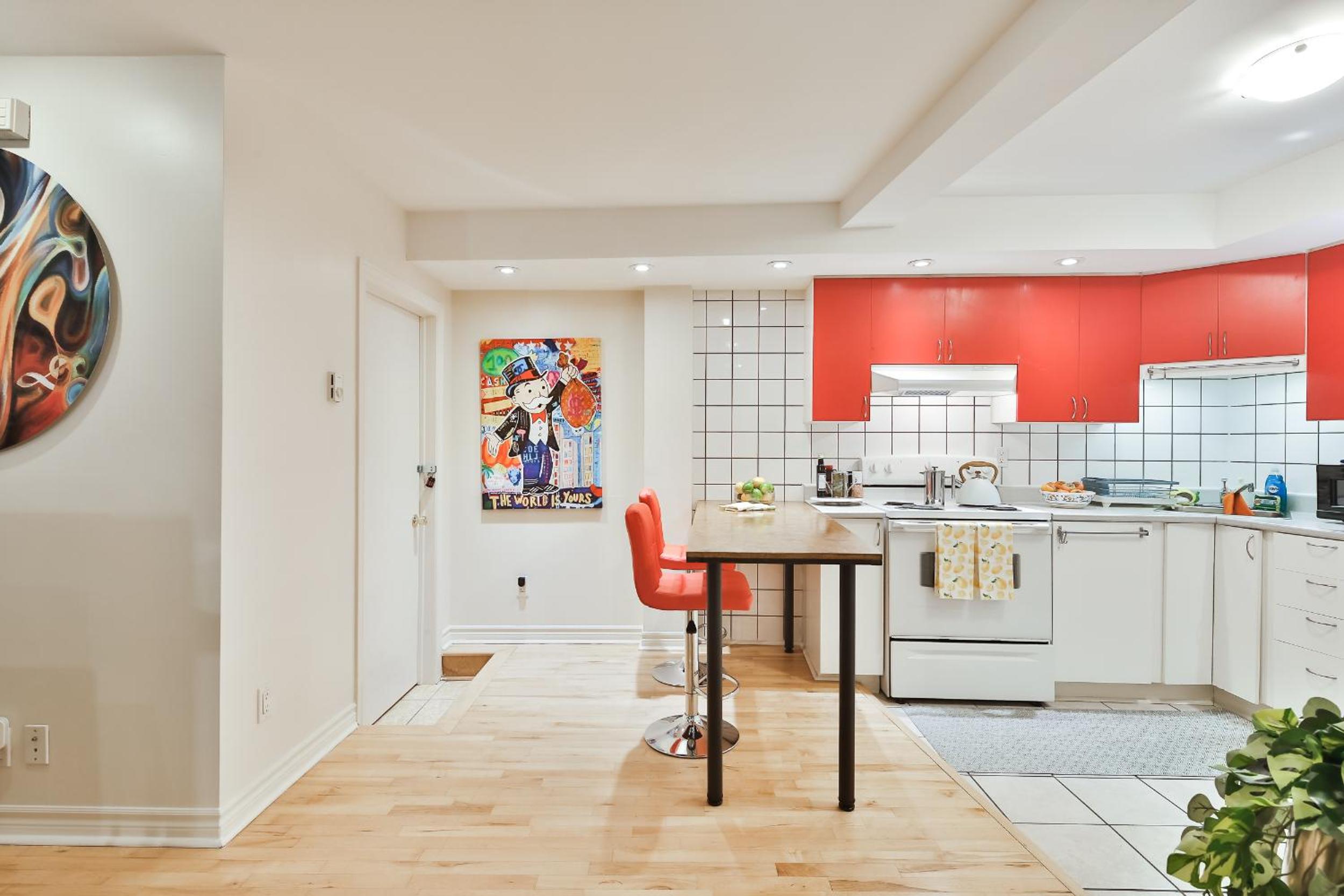 250 METERS to METRO BERRI UQAM - Spacious fully equipped APARTMENTS - 1 FREE PARKING per unit - in-unit Washer & Dryer - fully stocked KITCHEN - WORKSPACE 