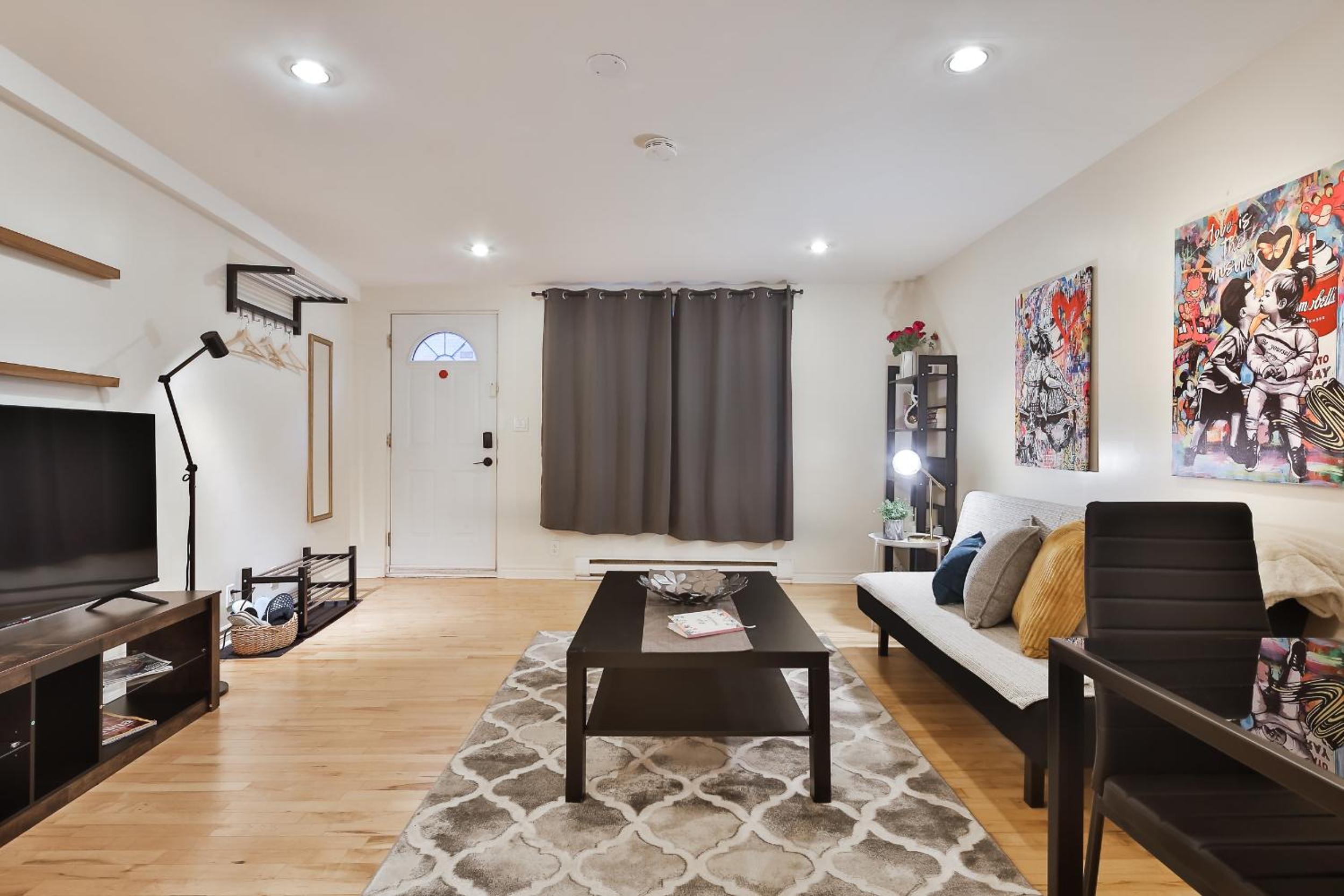 250 METERS to METRO BERRI UQAM - Spacious fully equipped APARTMENTS - 1 FREE PARKING per unit - in-unit Washer & Dryer - fully stocked KITCHEN - WORKSPACE 