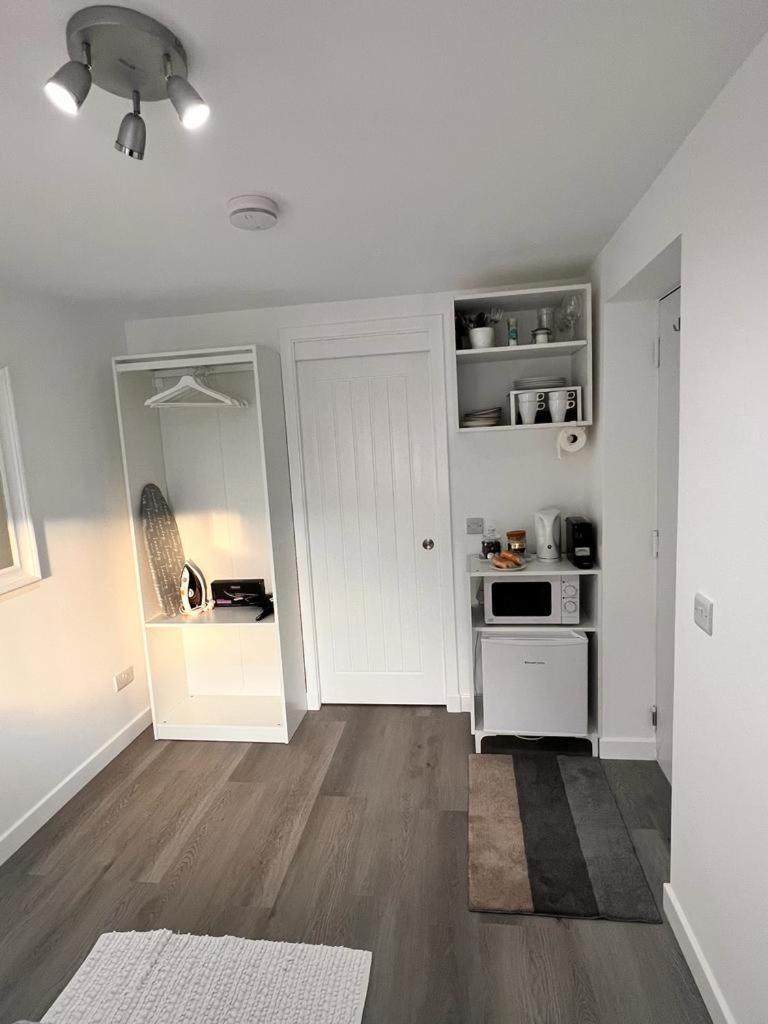 Suite 5 En-suite Room with Independent Entrance view 4