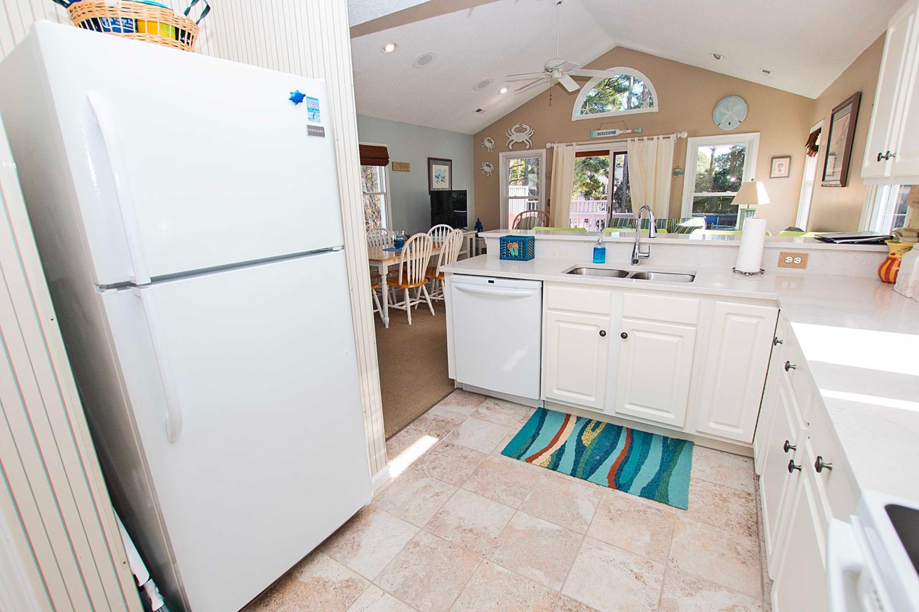M11, Sandy Paws- Oceanside, Hot Tub, Community Amenities! view 3