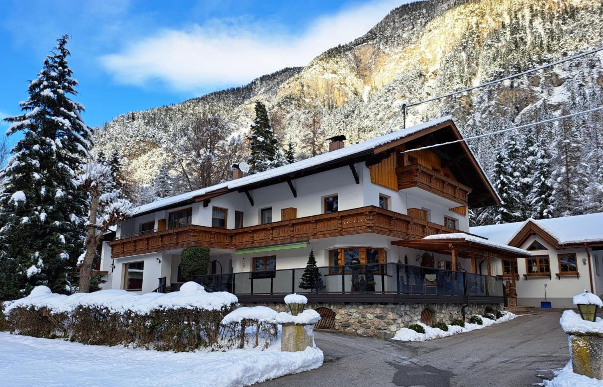 Gästehaus Almrausch, Ferienanlage mit Pool