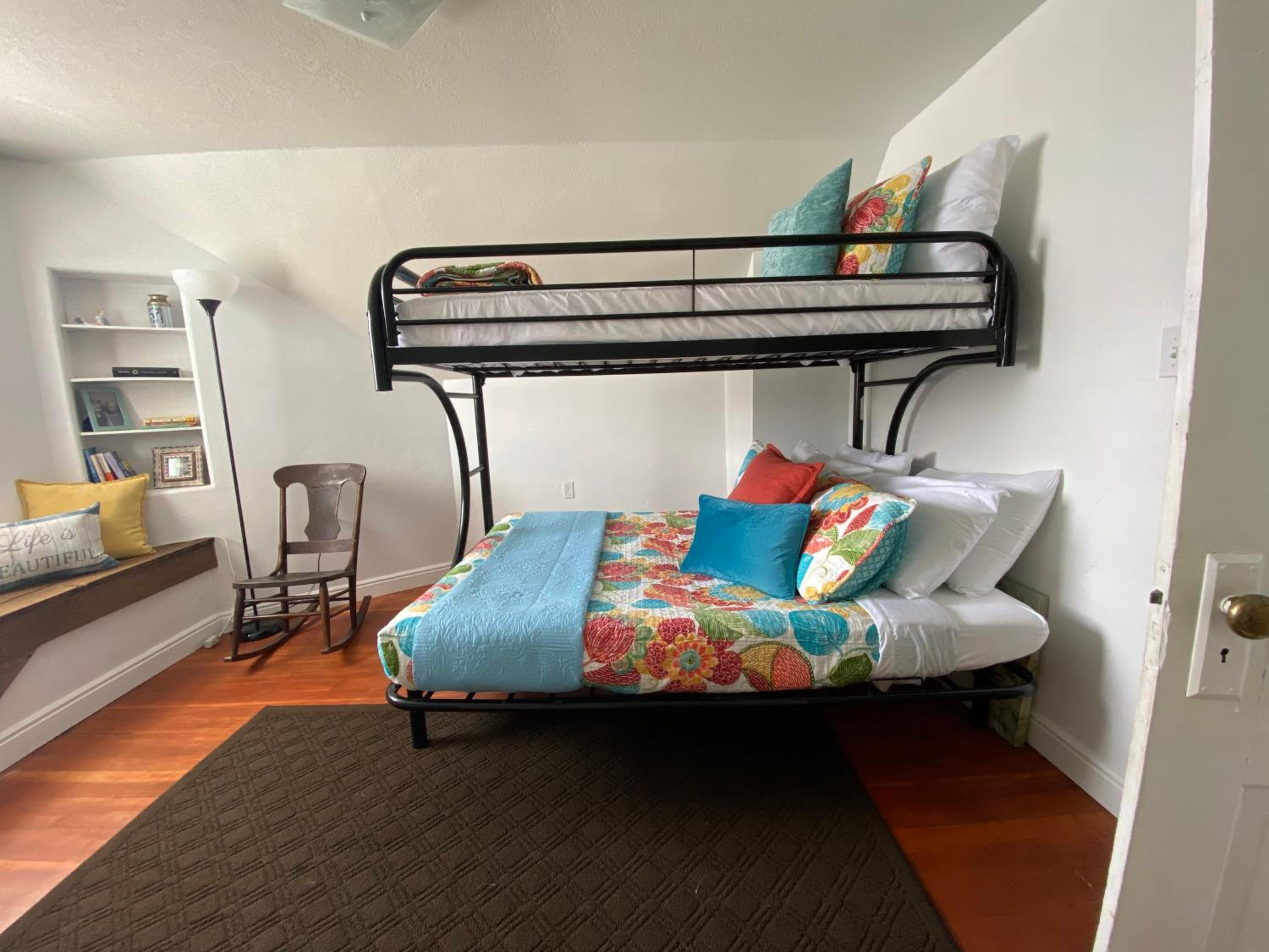 The Jailer's Cottage * Entire Home * Sleeps 12 view 4