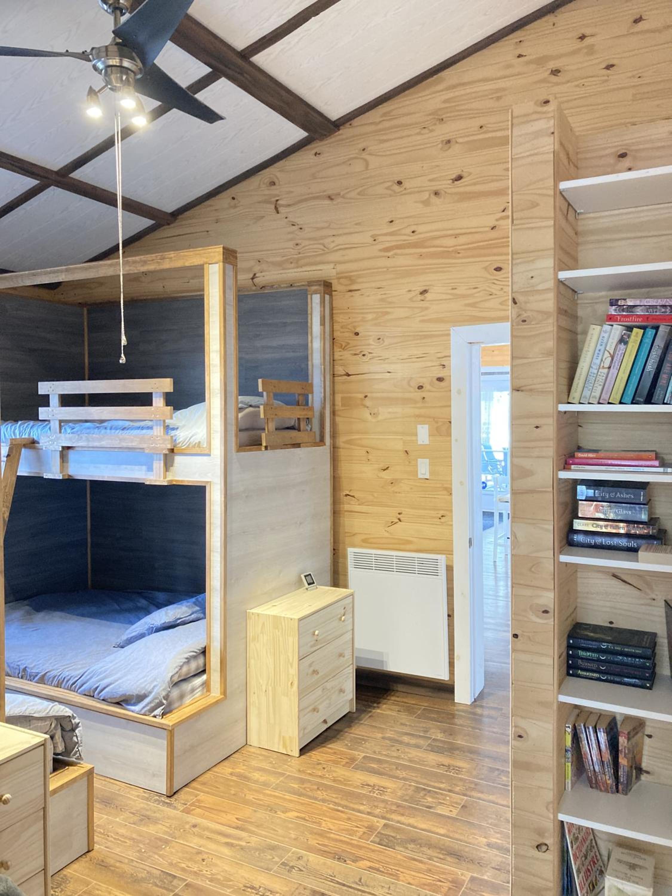 Le Duc on the Lake - Cozy waterfront Cottage