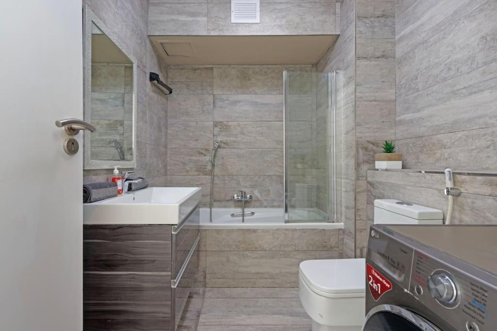 Resort Style Penthouse - BackUp Power view 4