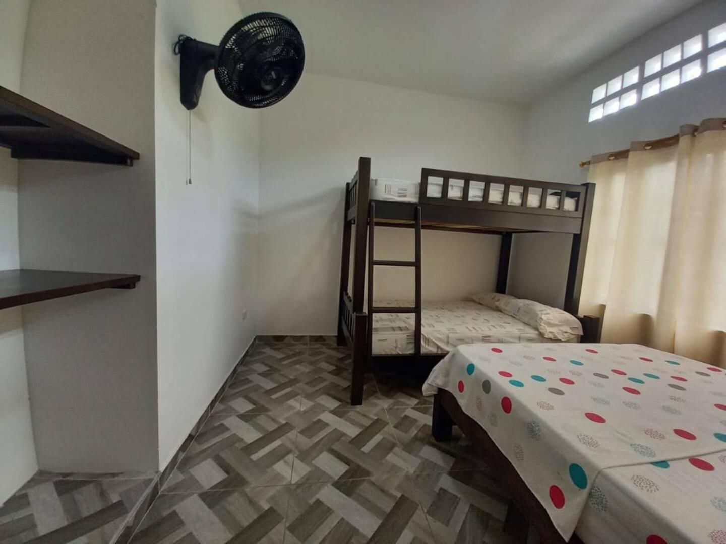 Apartamento Amplio con Parqueadero AC y Wifi cerca terminal y centro histórico