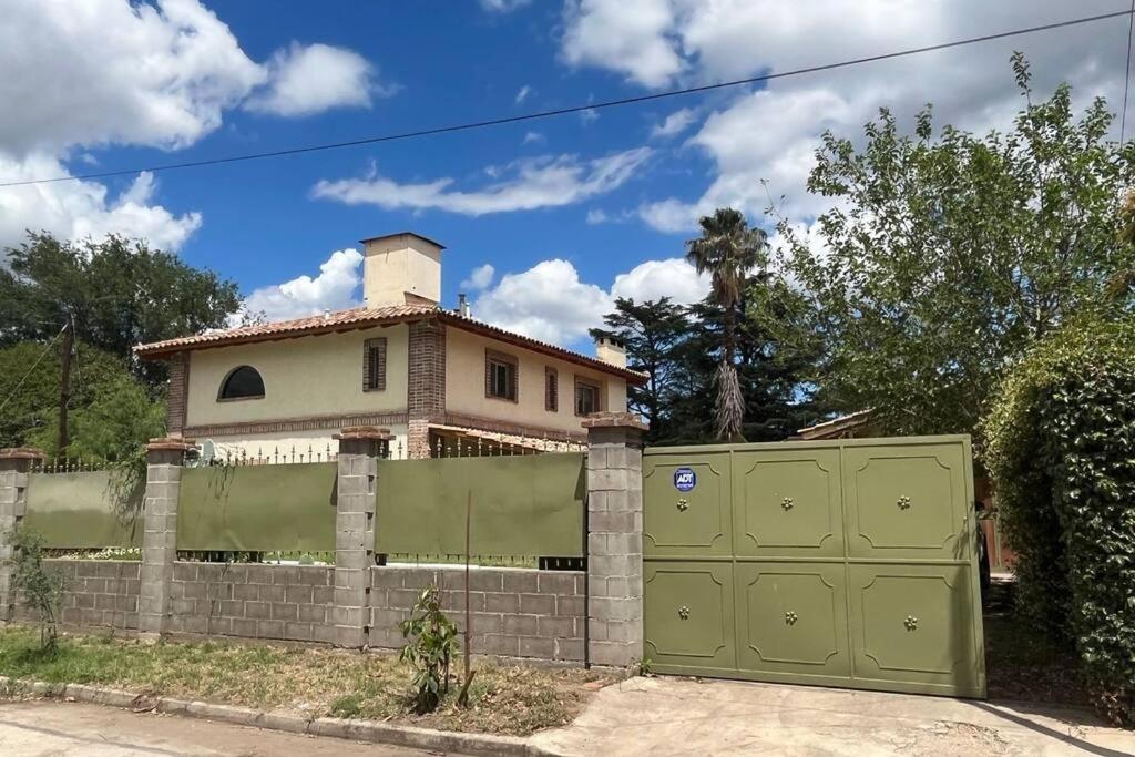 Cosquín Casa a metros del río con pileta - Hasta 12 personas