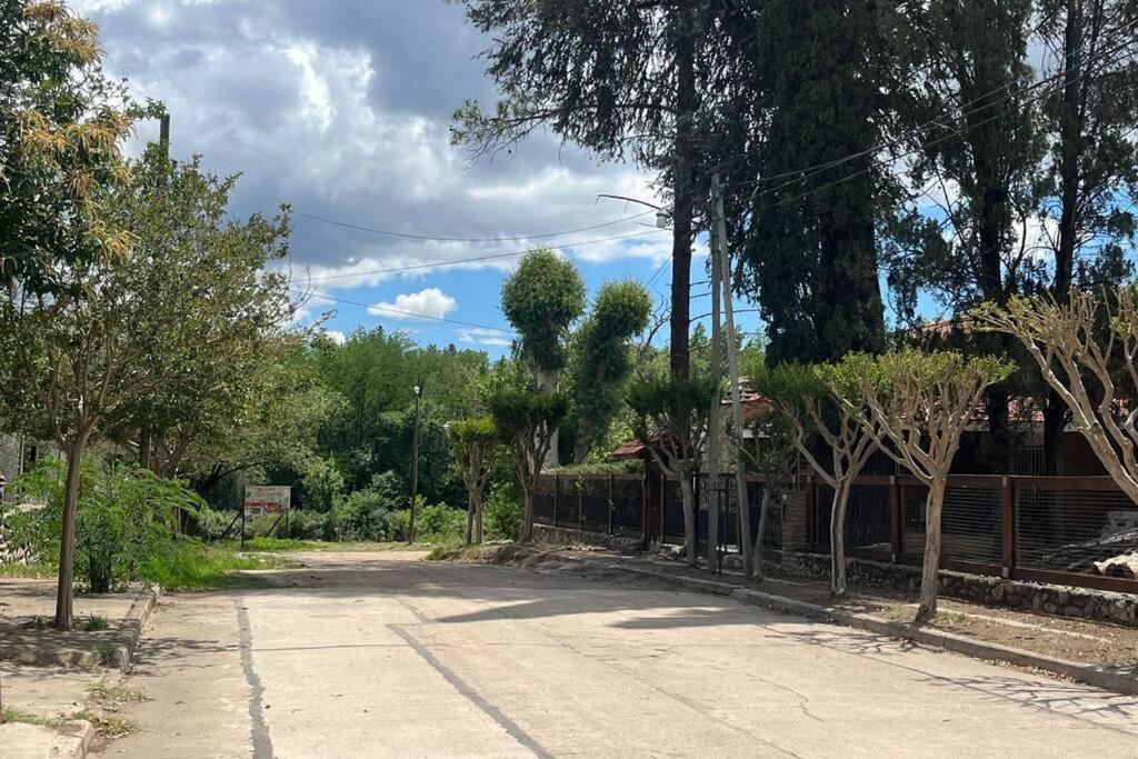 Cosquín Casa a metros del río con pileta - Hasta 12 personas