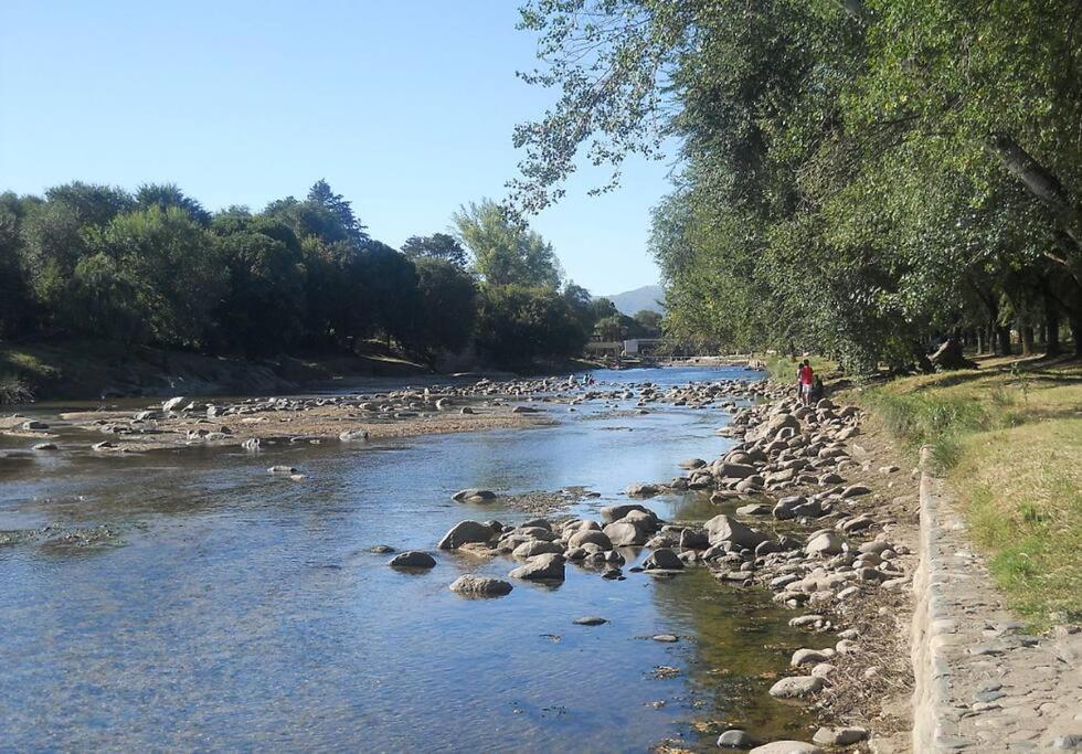Cosquín Casa a metros del río con pileta - Hasta 12 personas