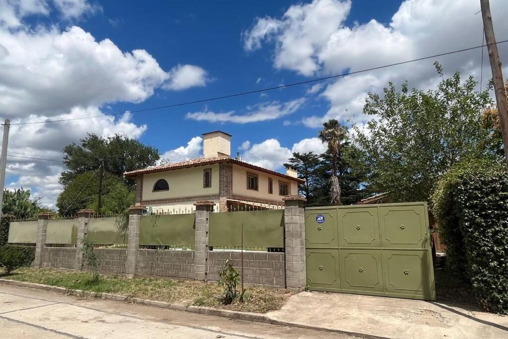 Cosquín Casa a metros del río con pileta - Hasta 12 personas