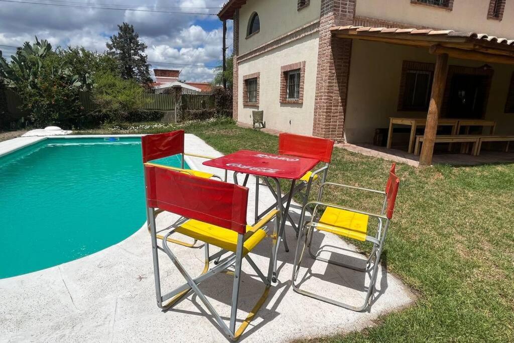 Cosquín Casa a metros del río con pileta - Hasta 12 personas