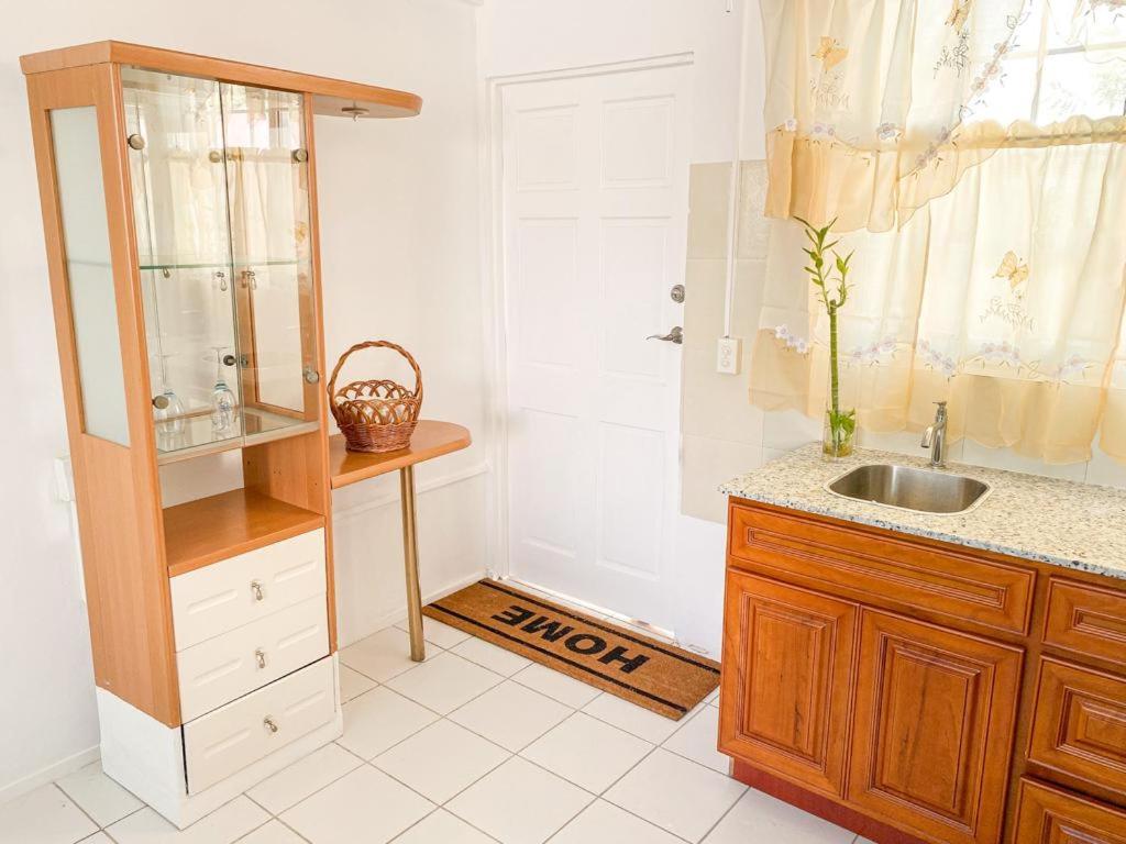 Tropical Retreat Stay Aruba