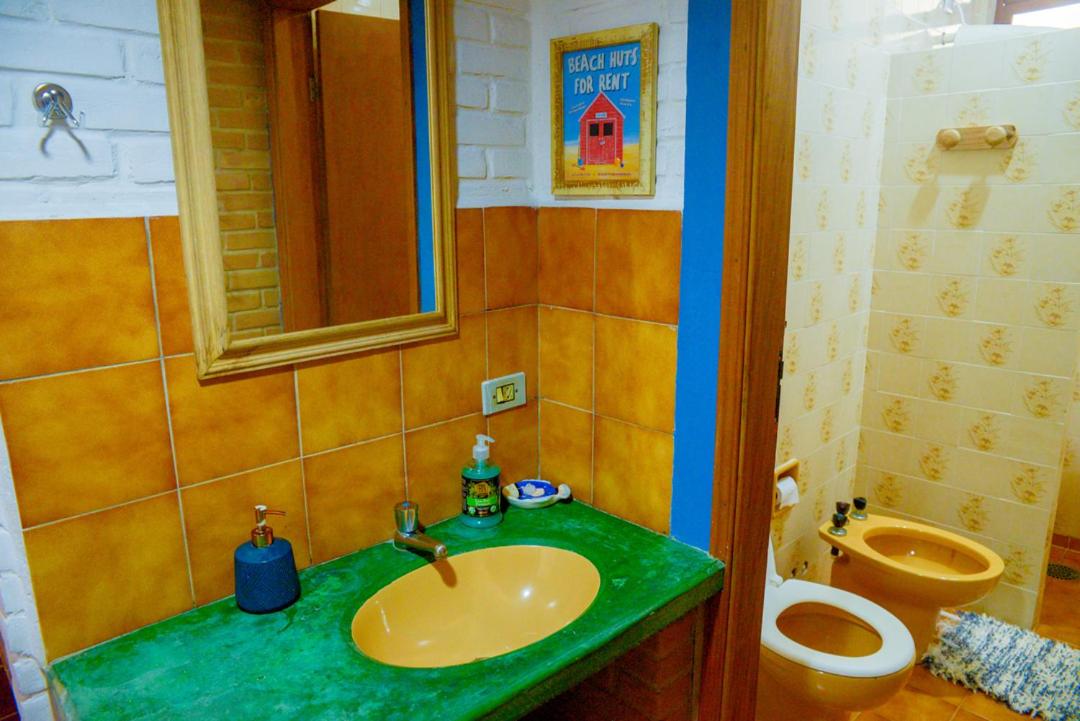 Otima casa c Wi Fi 8 min da praia Barequecaba SP