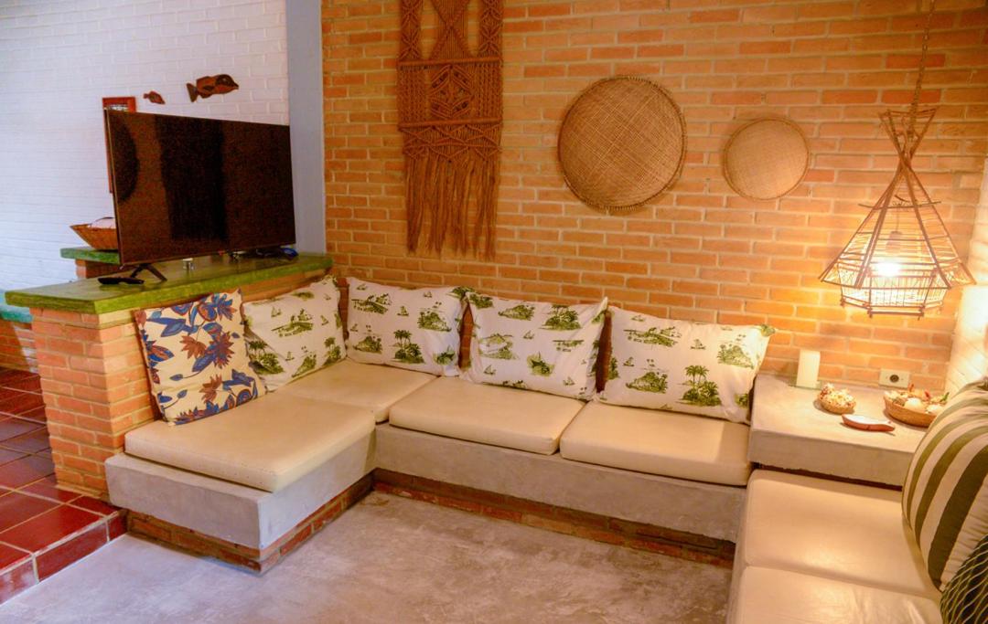 Otima casa c Wi Fi 8 min da praia Barequecaba SP
