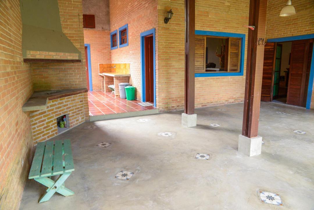 Otima casa c Wi Fi 8 min da praia Barequecaba SP