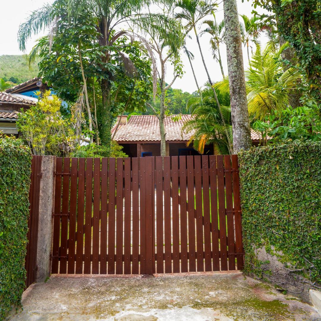 Otima casa c Wi Fi 8 min da praia Barequecaba SP