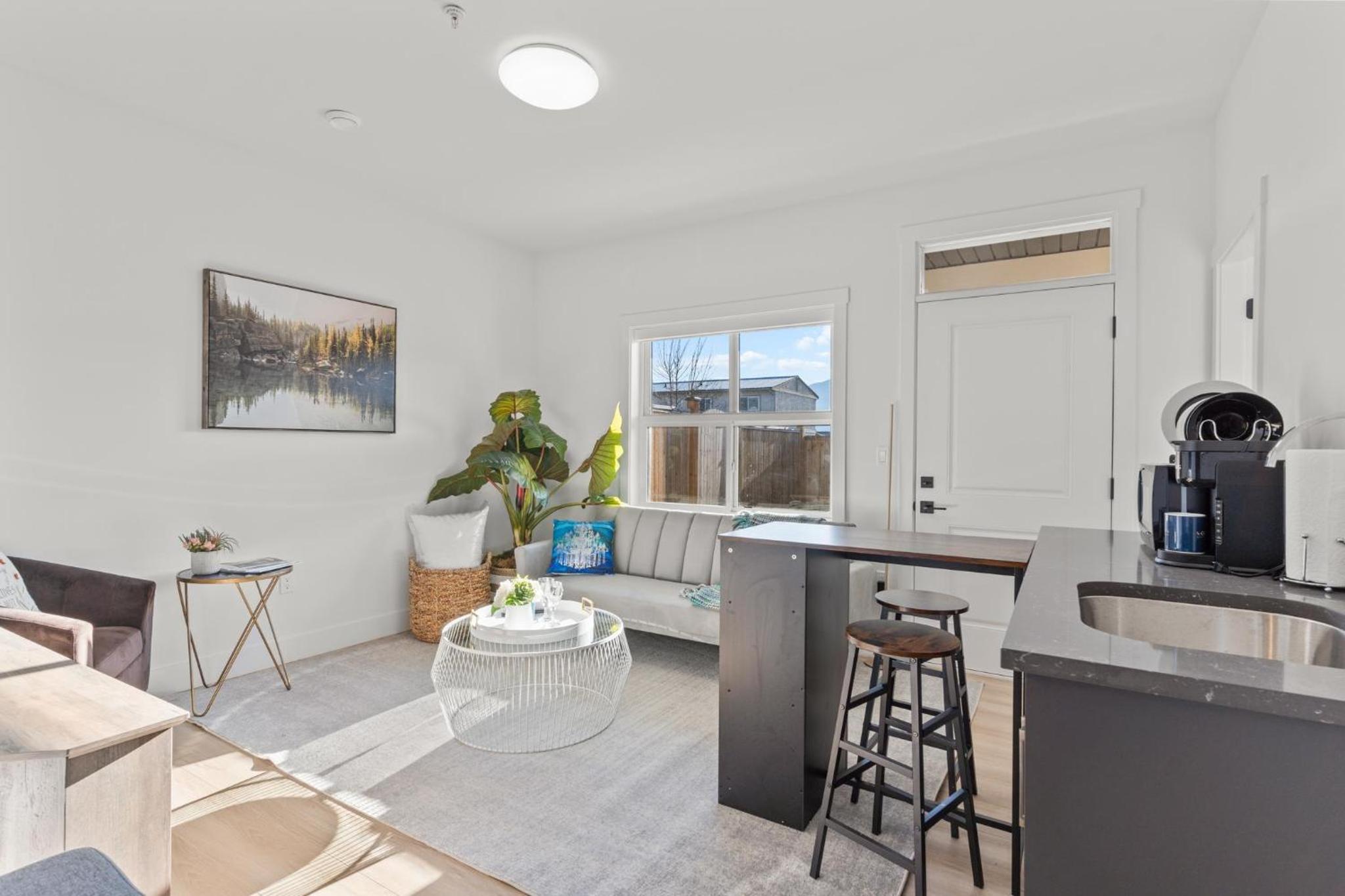 Gorgeous Chilliwack Gem Suite
