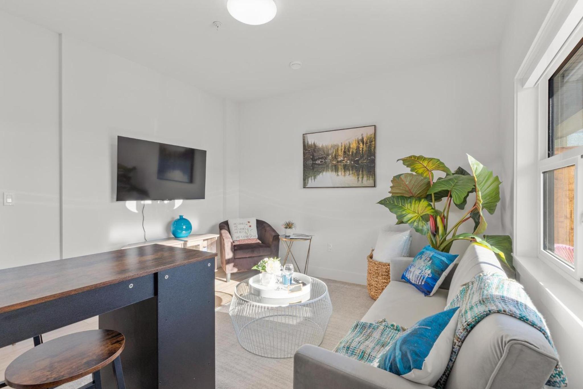 Gorgeous Chilliwack Gem Suite