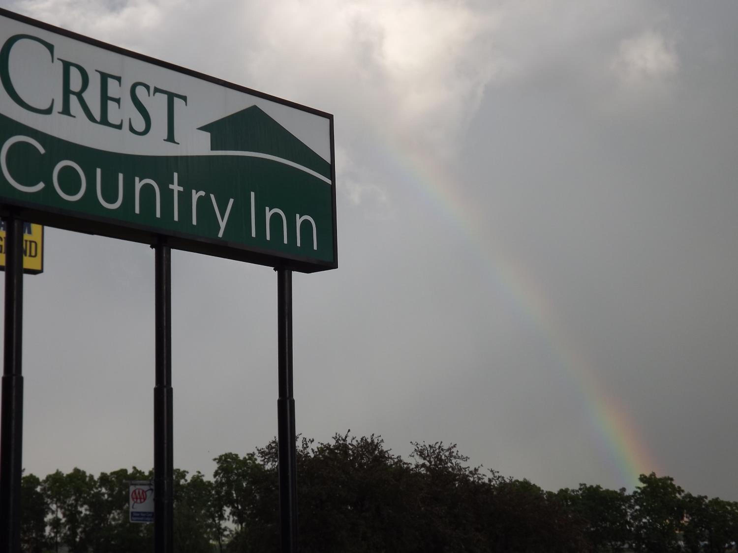 Crest Country Inn