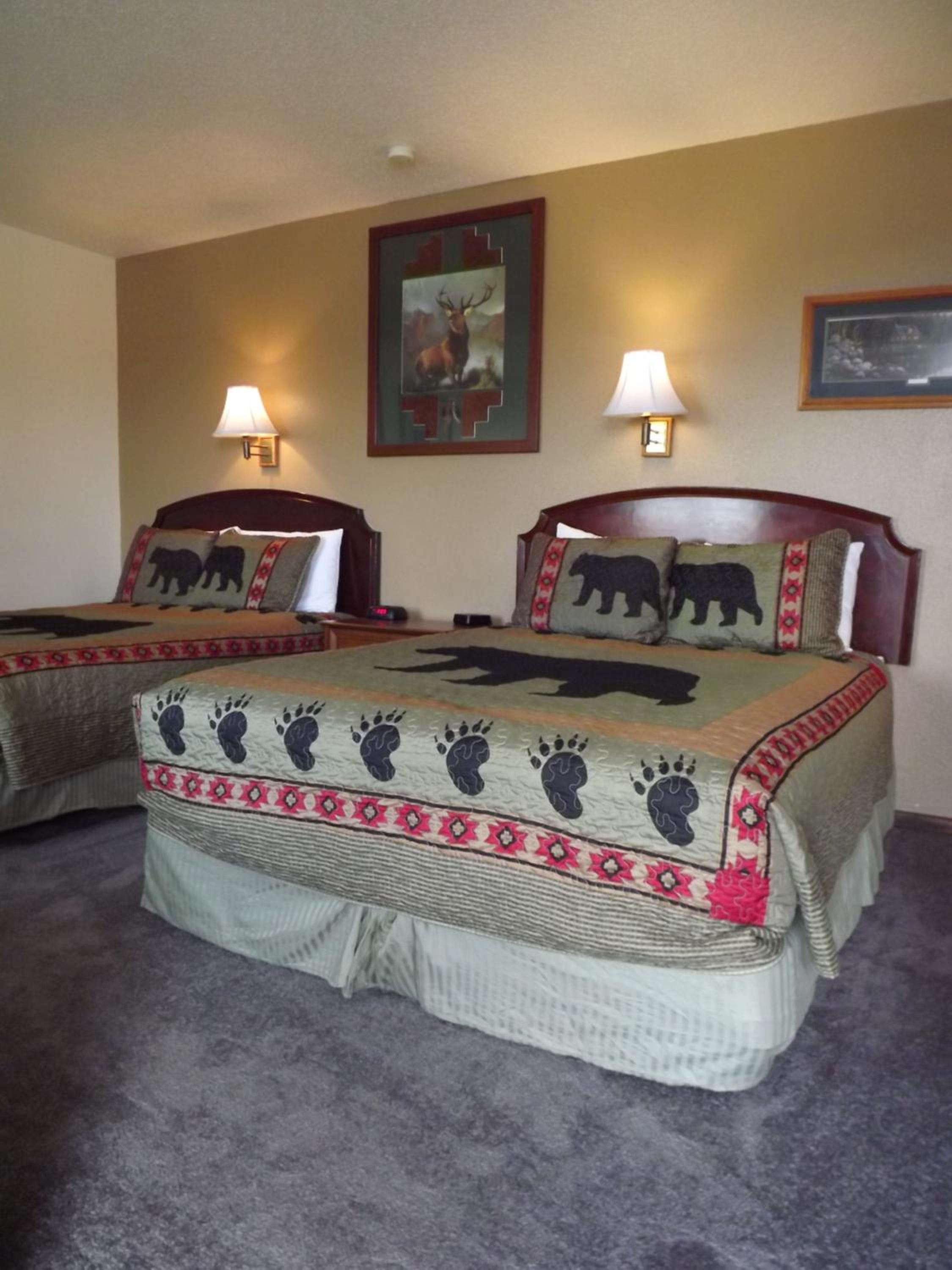 Crest Country Inn