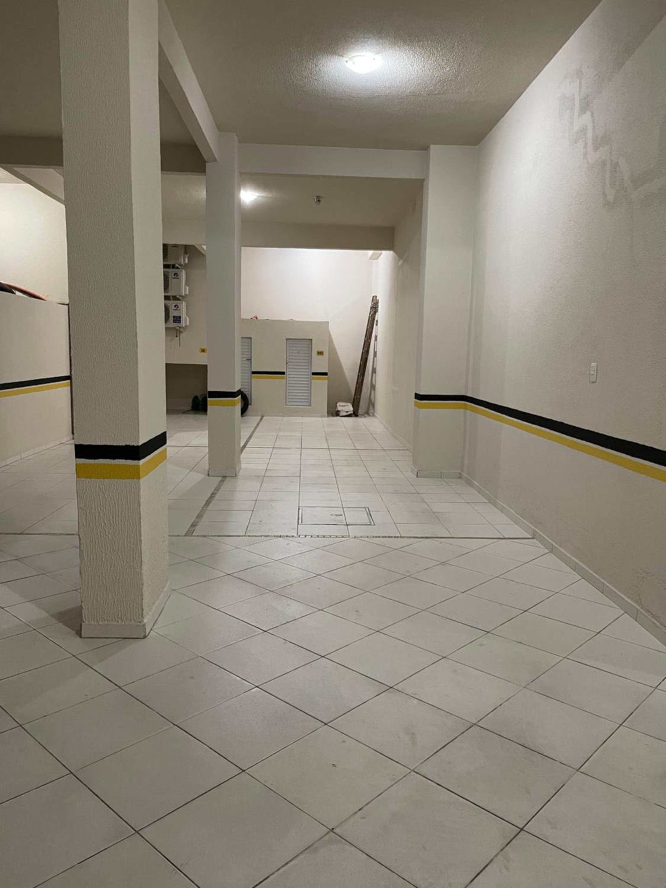 Apartamento com 3 suítes a 300 metros da praia