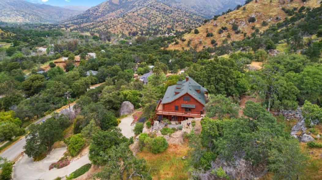 SEQUOIA LOOKOUT LODGE view 2