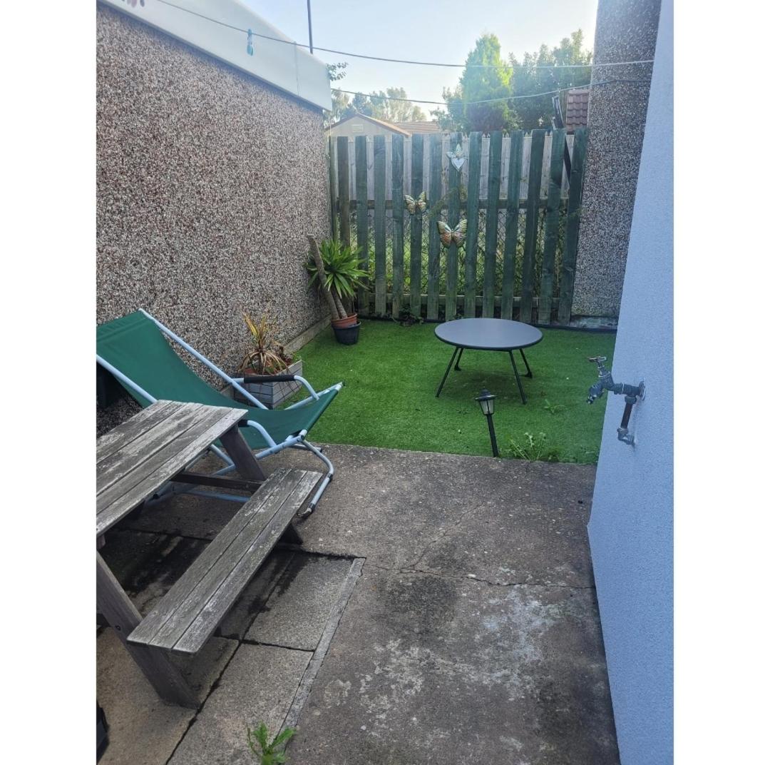 Cosy Double Room in Bentley view 3