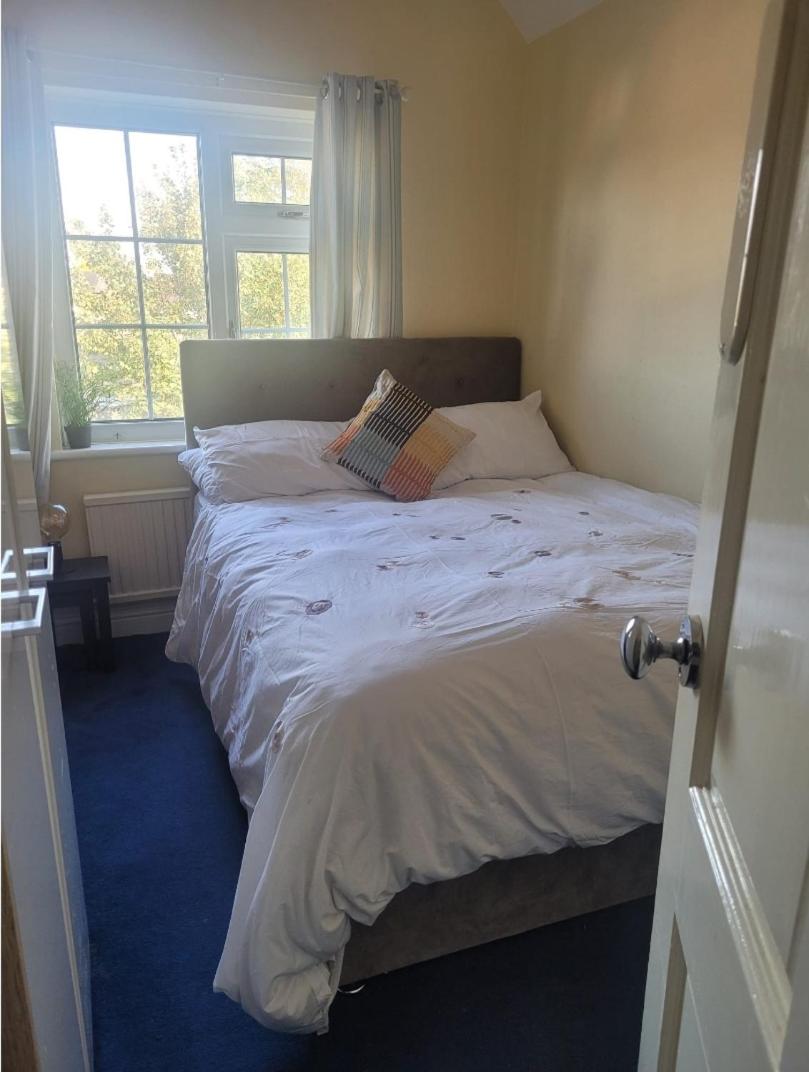Cosy Double Room in Bentley view 4