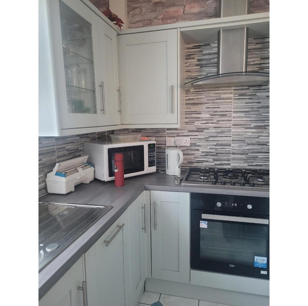 Cosy Double Room in Bentley view 5
