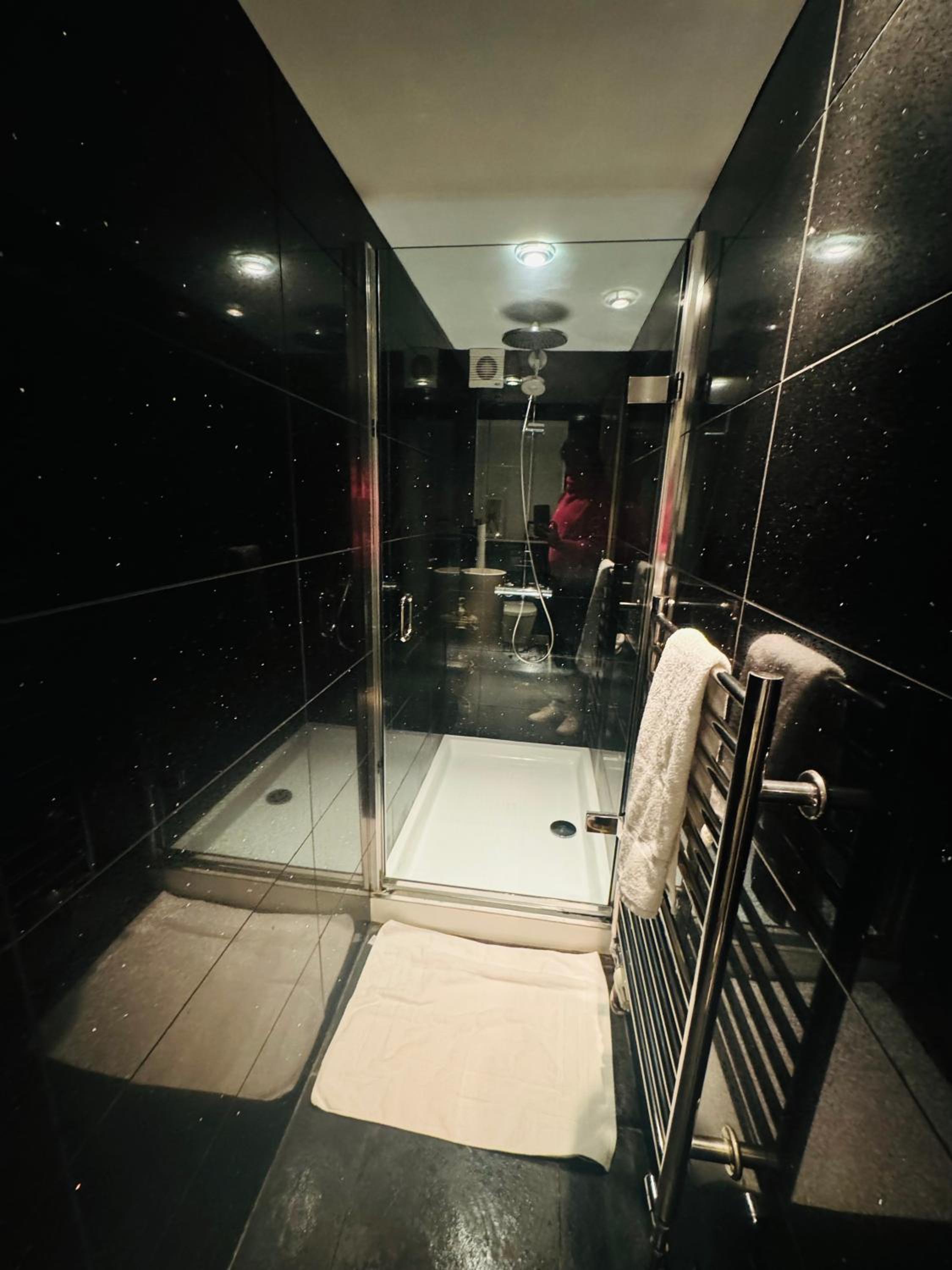 Apartment near Harbourside & city centre view 5