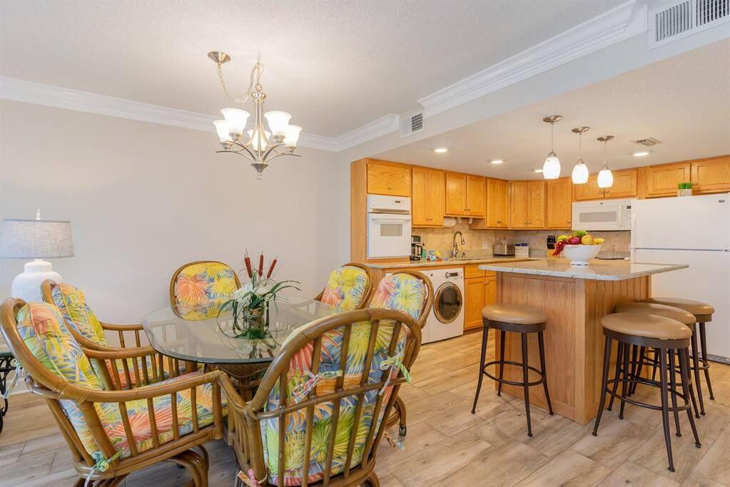 Recently Renovated, Oceanfront,Great Views,Pools! view 4