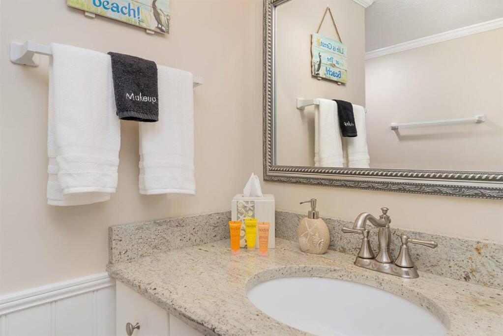 Recently Renovated, Oceanfront,Great Views,Pools! view 5