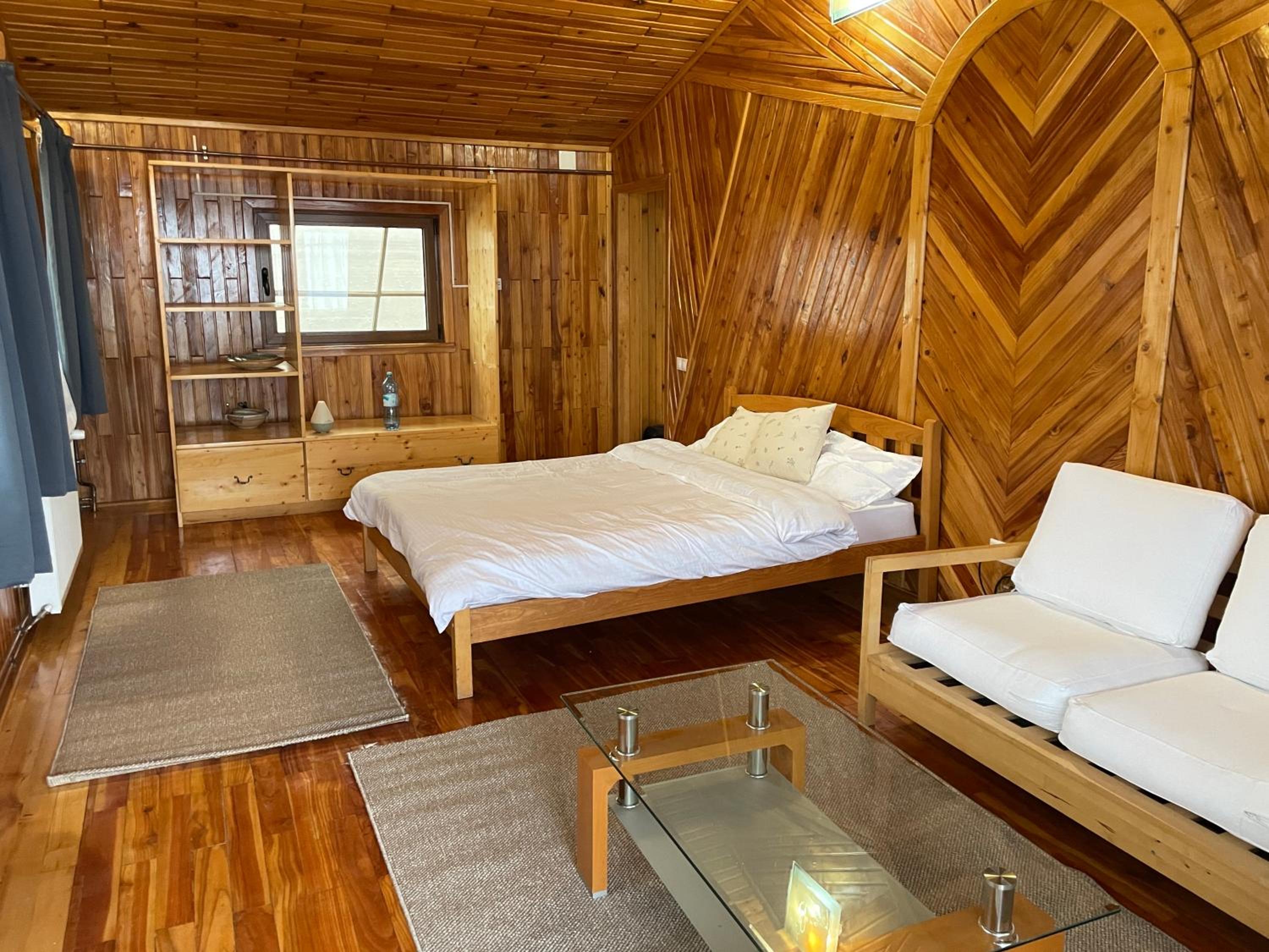 Modern Cabin with Jacuzzy - Piramida view 2