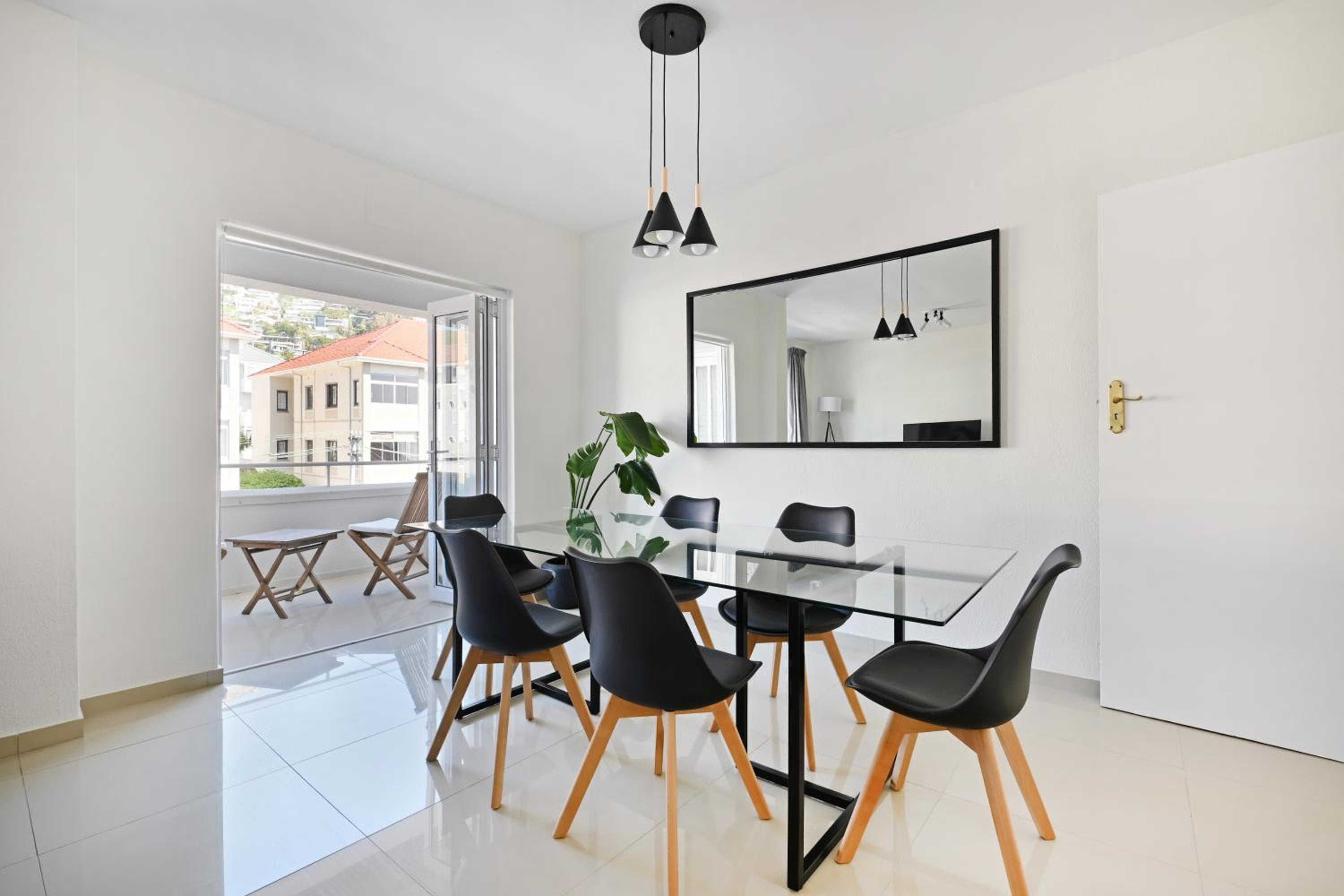 Bantry Bay Apartment with Amazing Views and a Short Walk to the Beach view 4