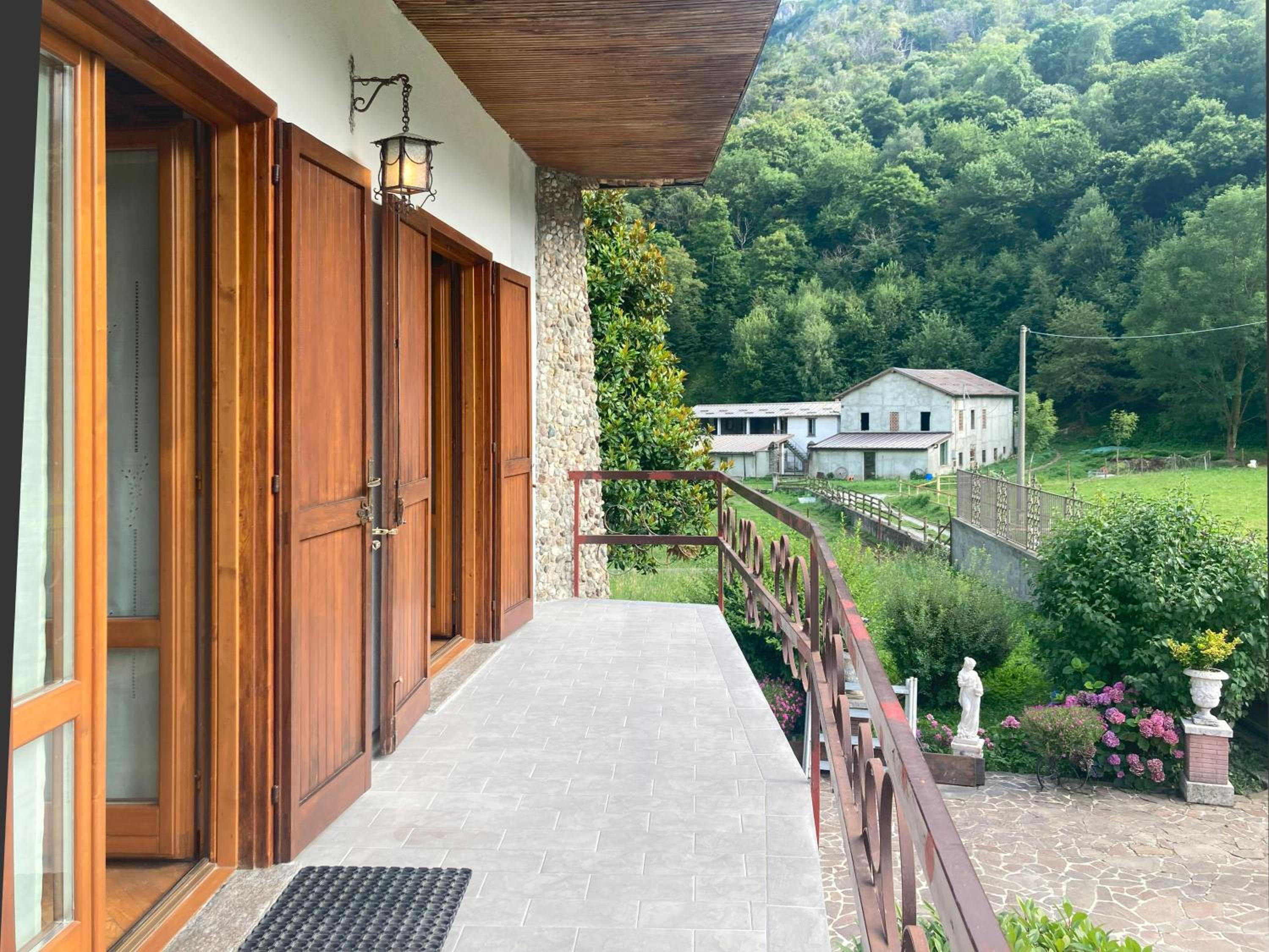 Ballabio IRIS - Relaxing Alpine Getaway view 3