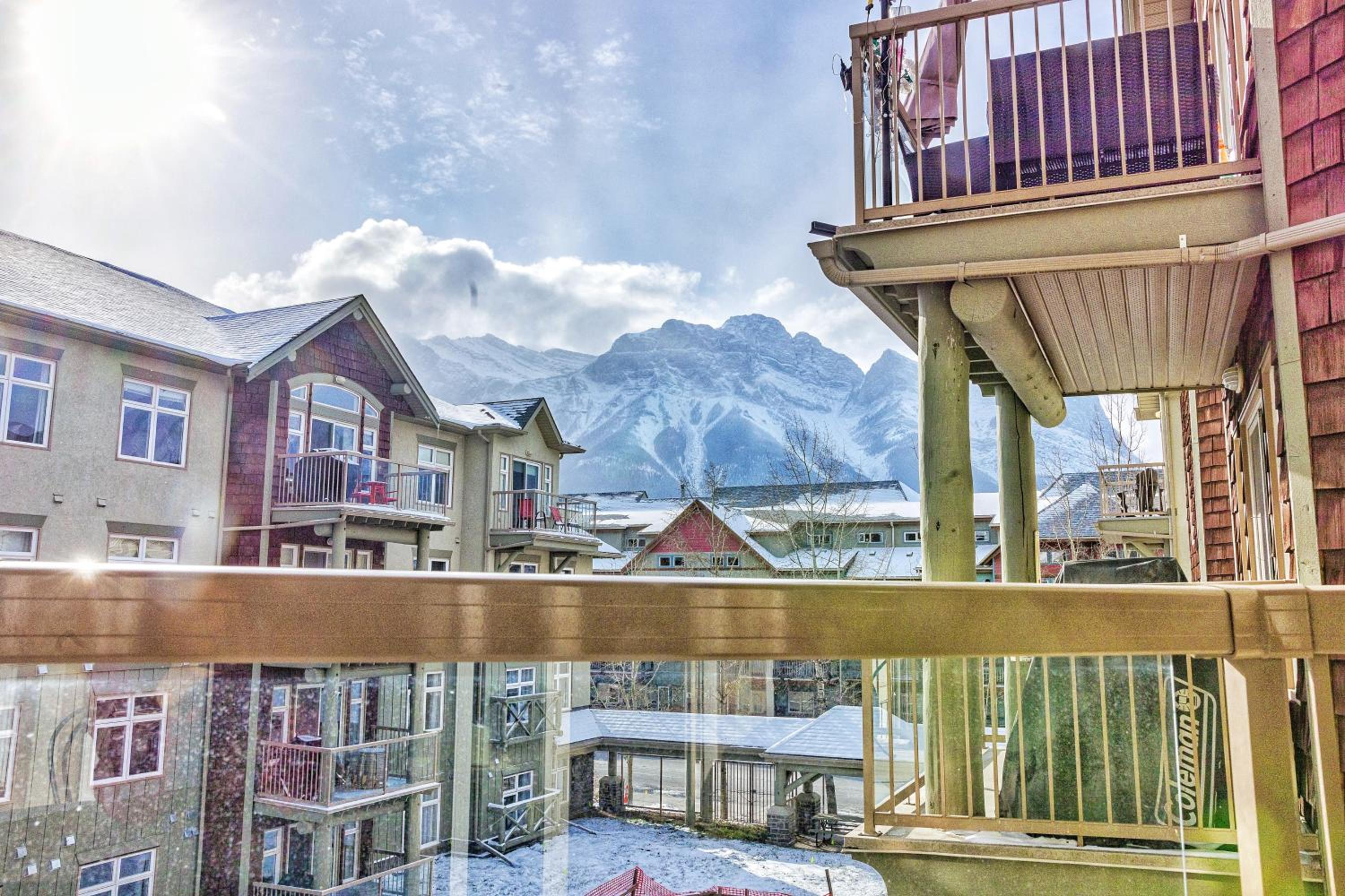 Canmore Mountain Views -3Beds-Ski Stay Deals
