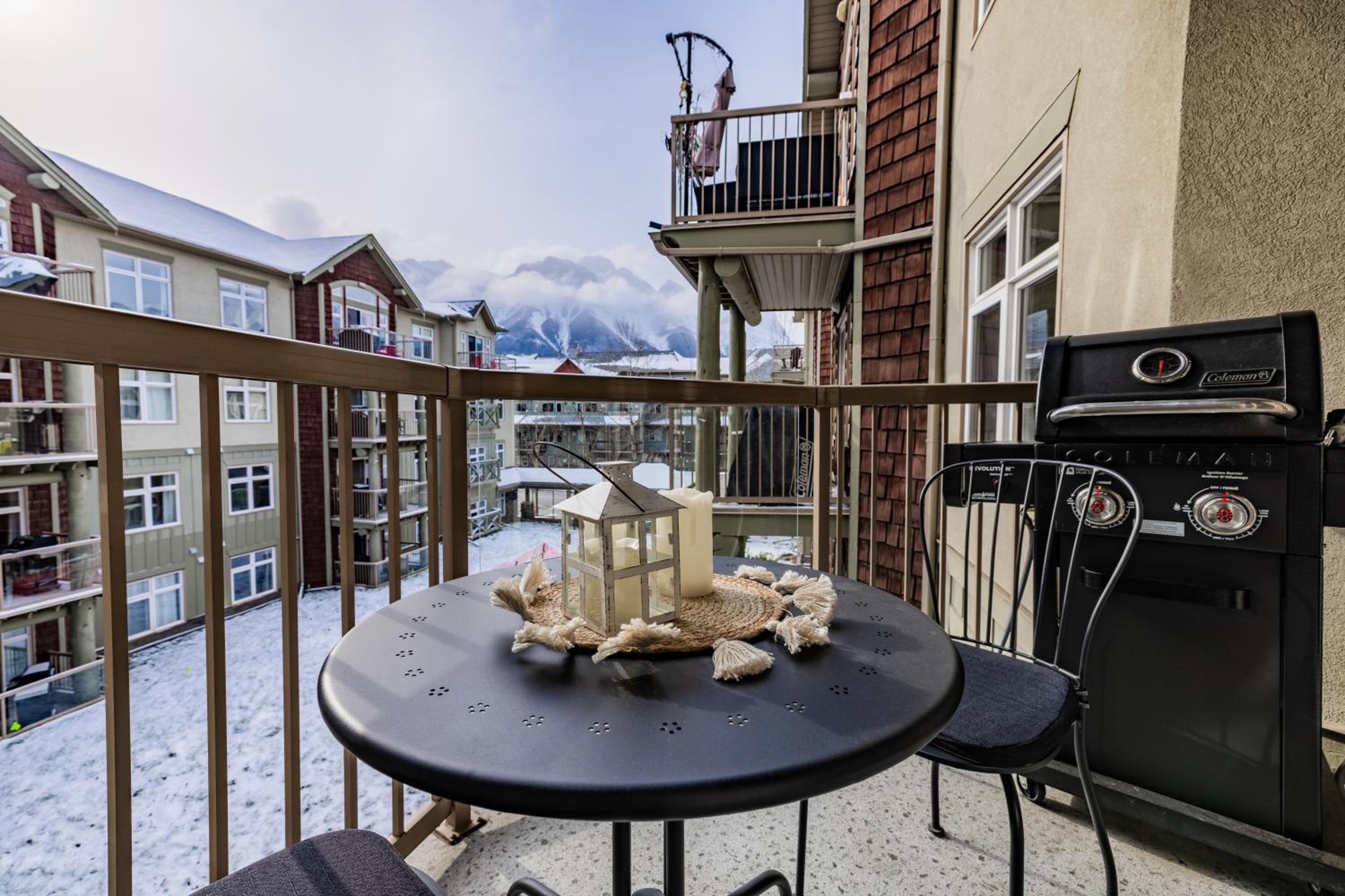 Canmore Mountain Views -3Beds-Ski Stay Deals