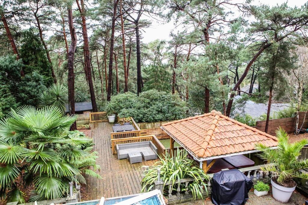 Hot Tub/Football Court/Sleeps 12/Luxury Villa view 3