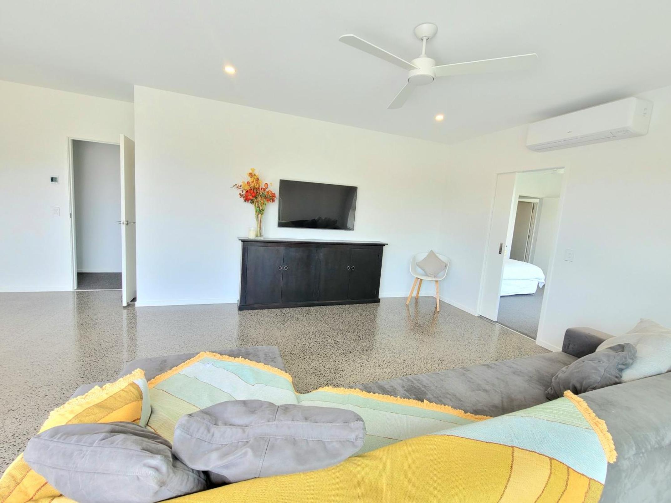Hosts on the Coast - Kupe's Coastal Dream view 3