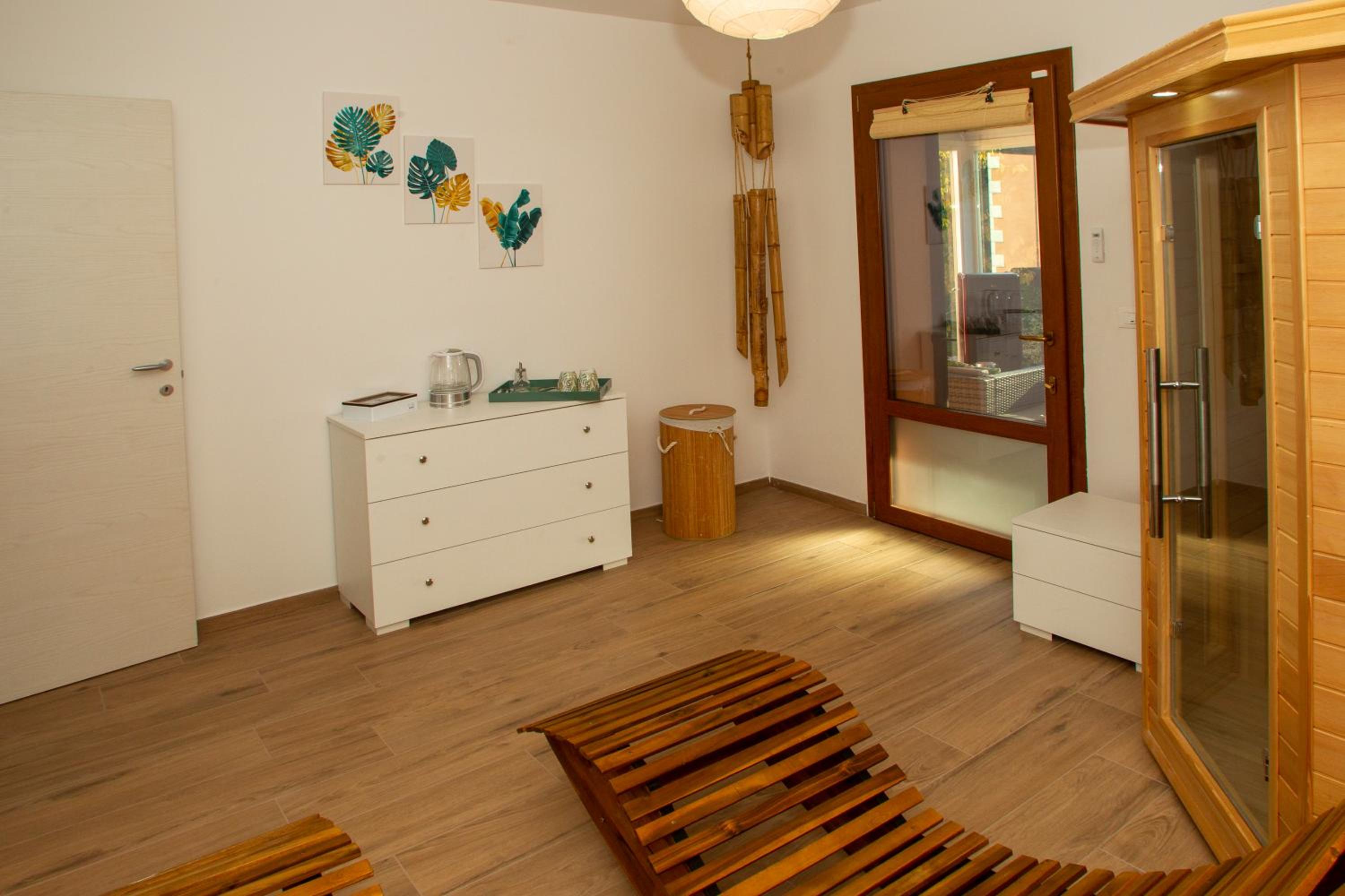 Villa Sumbilla, Modern, with sauna, heated jacuzzi near Tuscany view 3