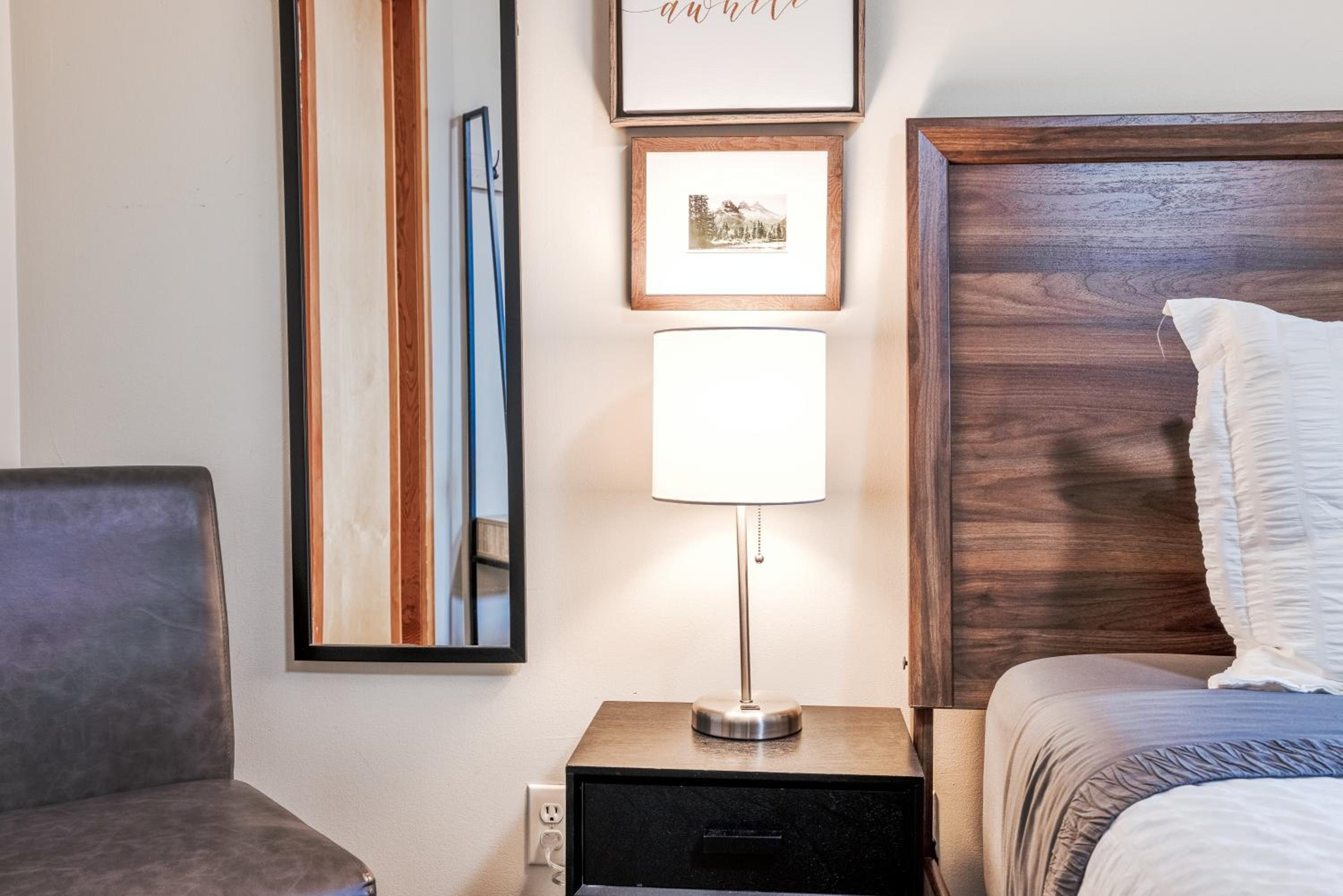 Canmore Mountain Views -3Beds-Ski Stay Deals