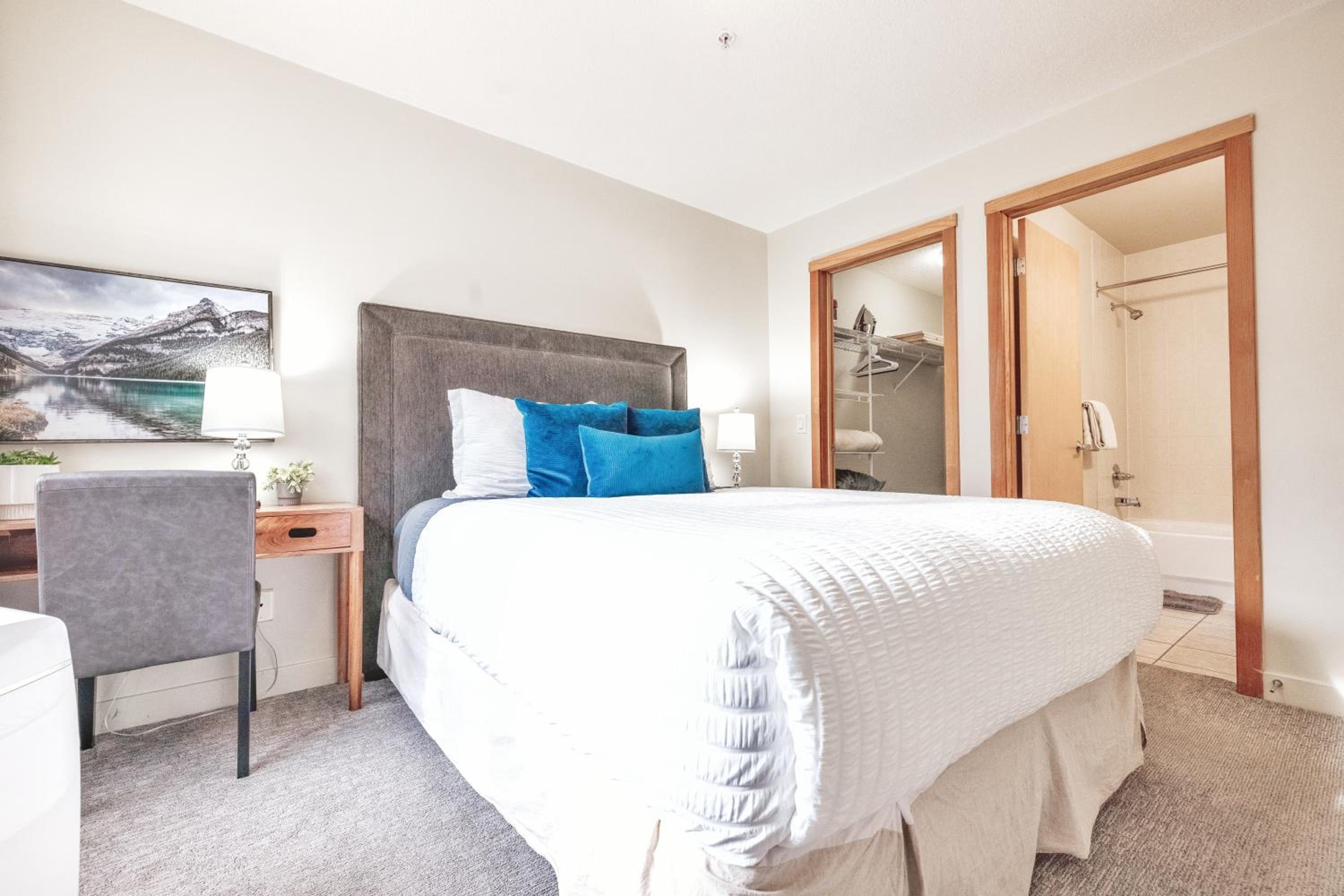 Canmore Mountain Views -3Beds-Ski Stay Deals