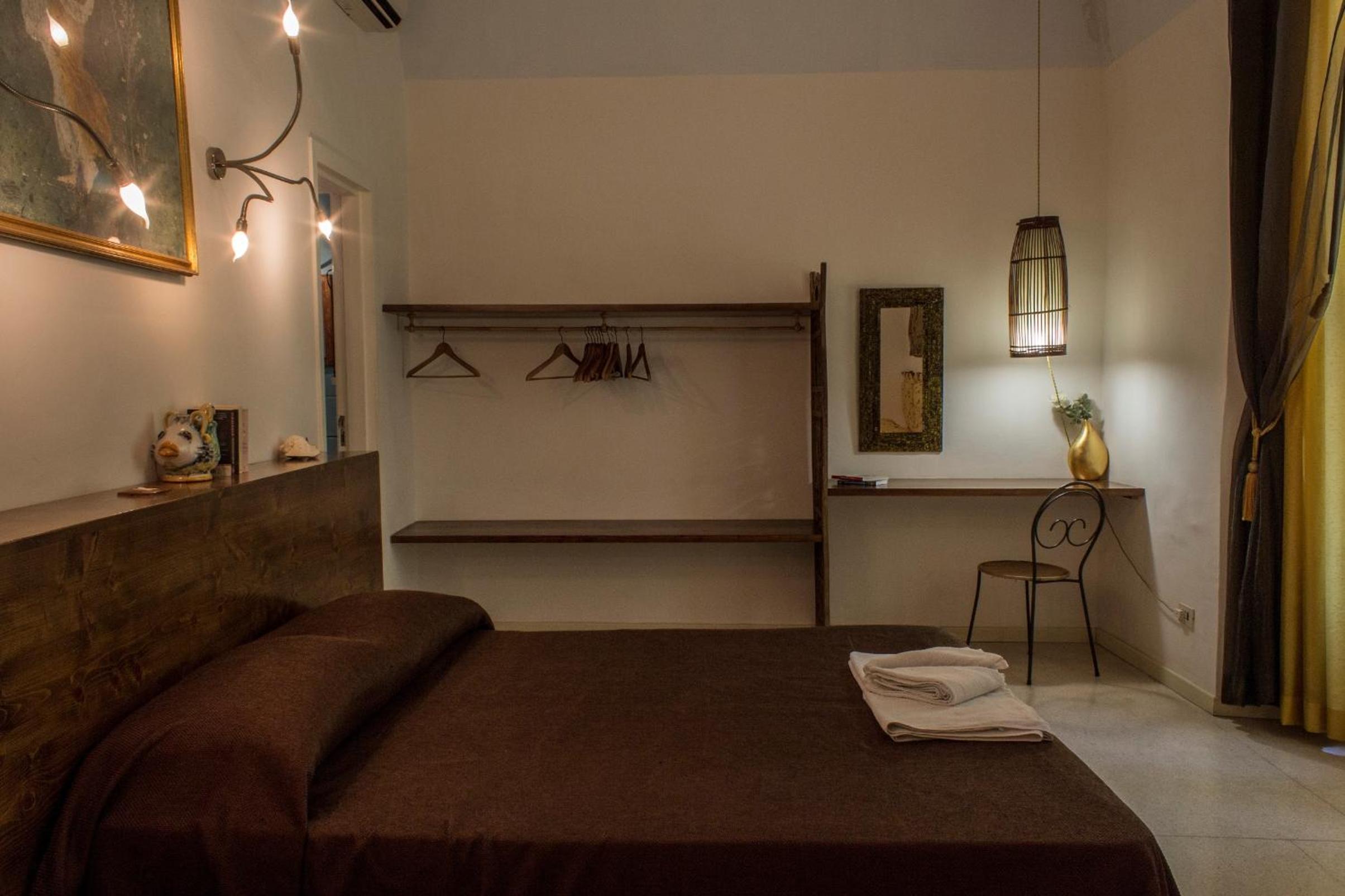 diLetto a Napoli en Naples — hotel room