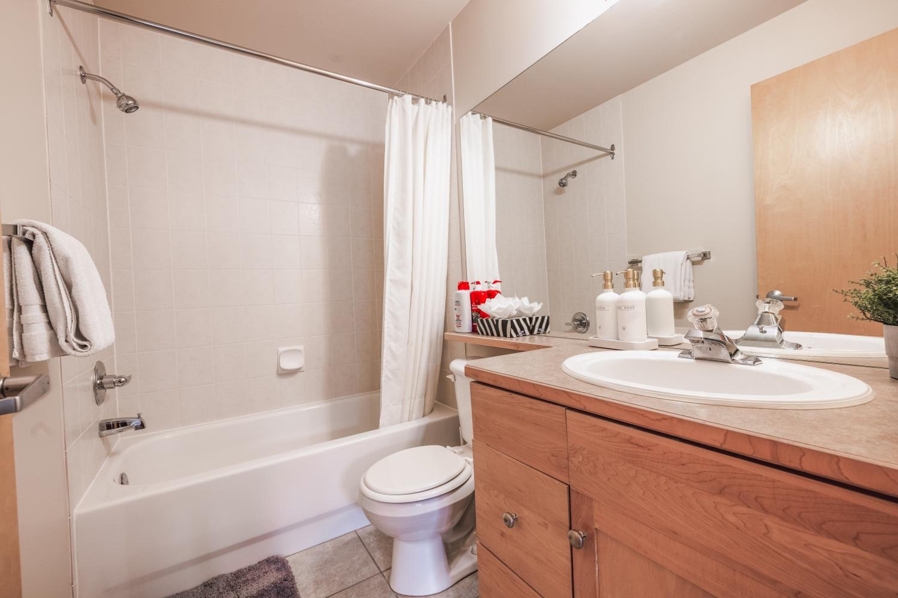 Canmore Mountain Views -3Beds-Ski Stay Deals